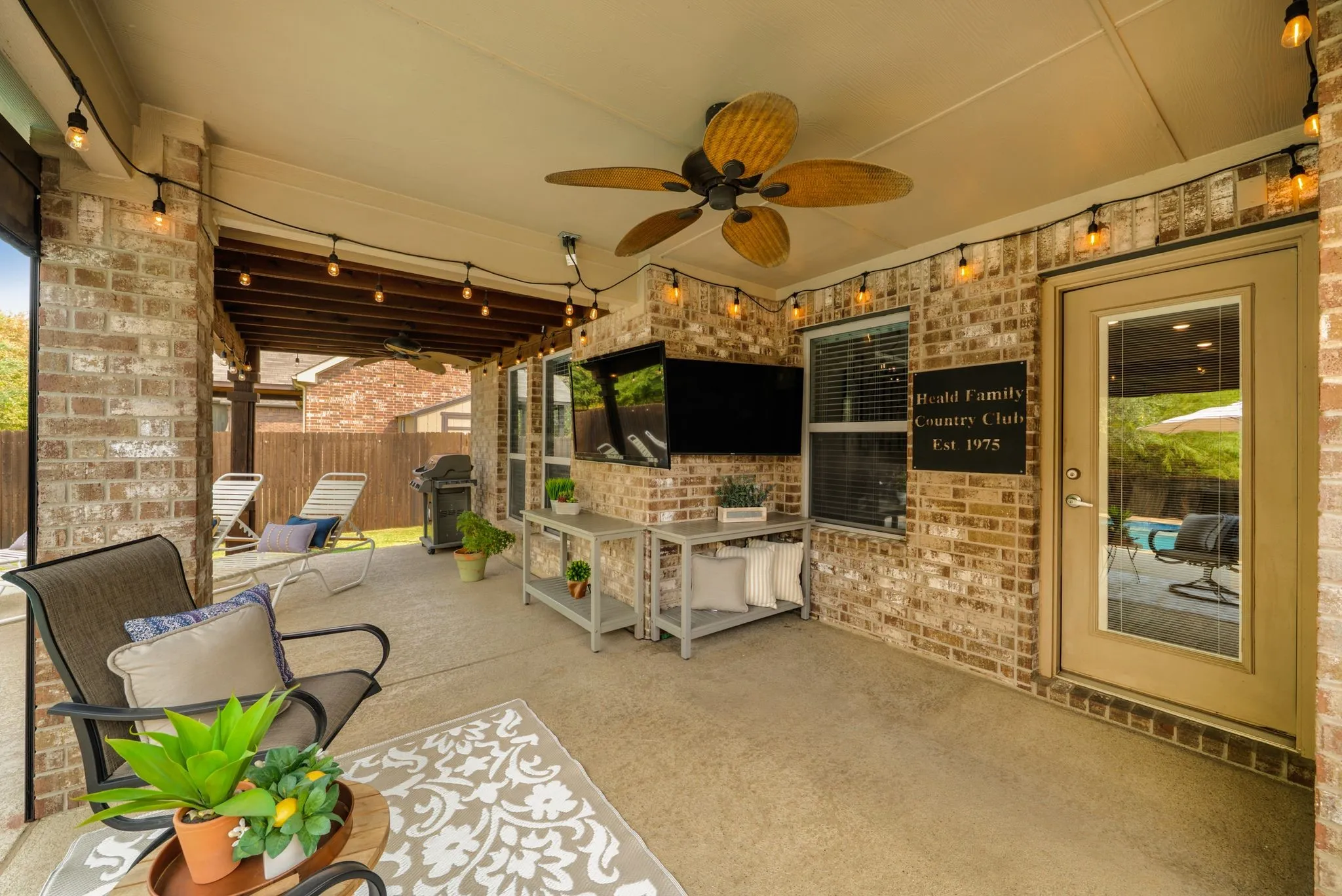 Single Family Residence For Sale in Denton County , 502 Royal Oaks Lane, Oak Point, Texas 75068, 3 Bedroom, 2 Bathroom, 2 Garage spaces, 1,882 Sqft, built in 2017, mls#21366816, Real Estate Agent in Oak Point, Homes For Sale in Denton county, Homes For Sale in Oak Point, Realtor in Oak Point Texas, Real Estate Brokerage Independent Realty Texas, Luminita Cordes Realtor