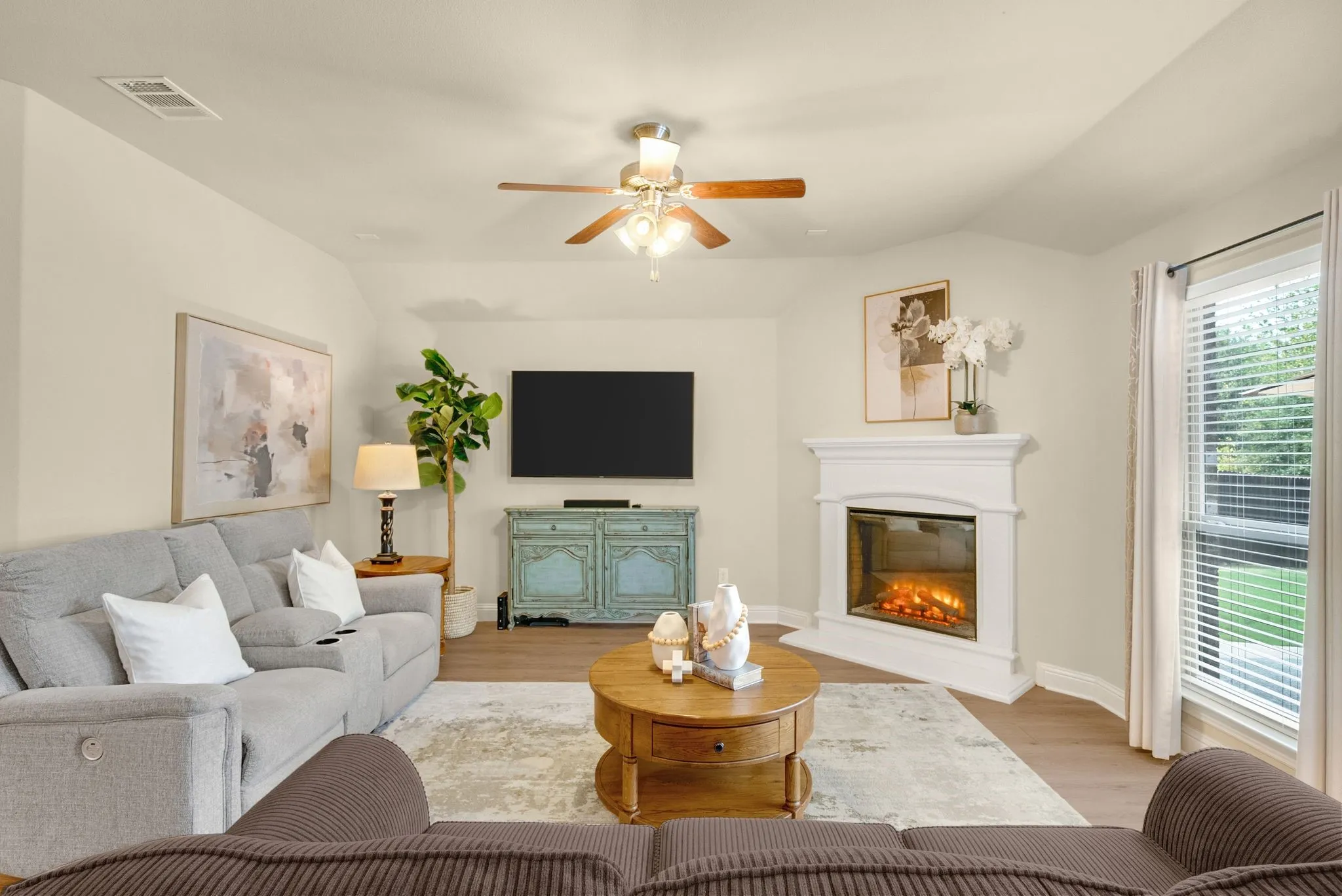 Single Family Residence For Sale in Denton County , 502 Royal Oaks Lane, Oak Point, Texas 75068, 3 Bedroom, 2 Bathroom, 2 Garage spaces, 1,882 Sqft, built in 2017, mls#21366816, Real Estate Agent in Oak Point, Homes For Sale in Denton county, Homes For Sale in Oak Point, Realtor in Oak Point Texas, Real Estate Brokerage Independent Realty Texas, Luminita Cordes Realtor