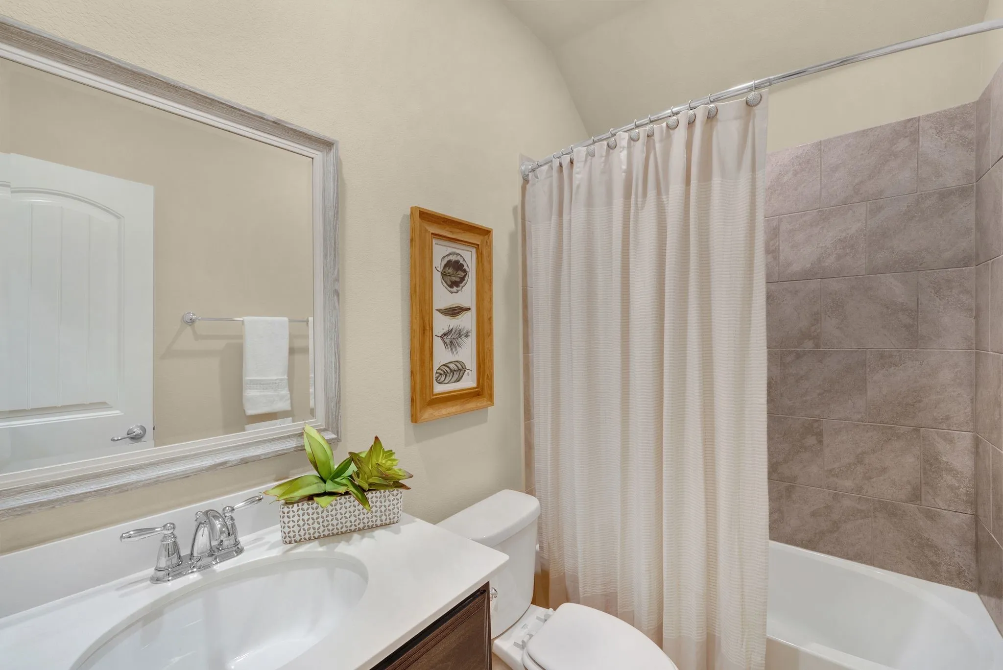 Single Family Residence For Sale in Denton County , 502 Royal Oaks Lane, Oak Point, Texas 75068, 3 Bedroom, 2 Bathroom, 2 Garage spaces, 1,882 Sqft, built in 2017, mls#21366816, Real Estate Agent in Oak Point, Homes For Sale in Denton county, Homes For Sale in Oak Point, Realtor in Oak Point Texas, Real Estate Brokerage Independent Realty Texas, Luminita Cordes Realtor