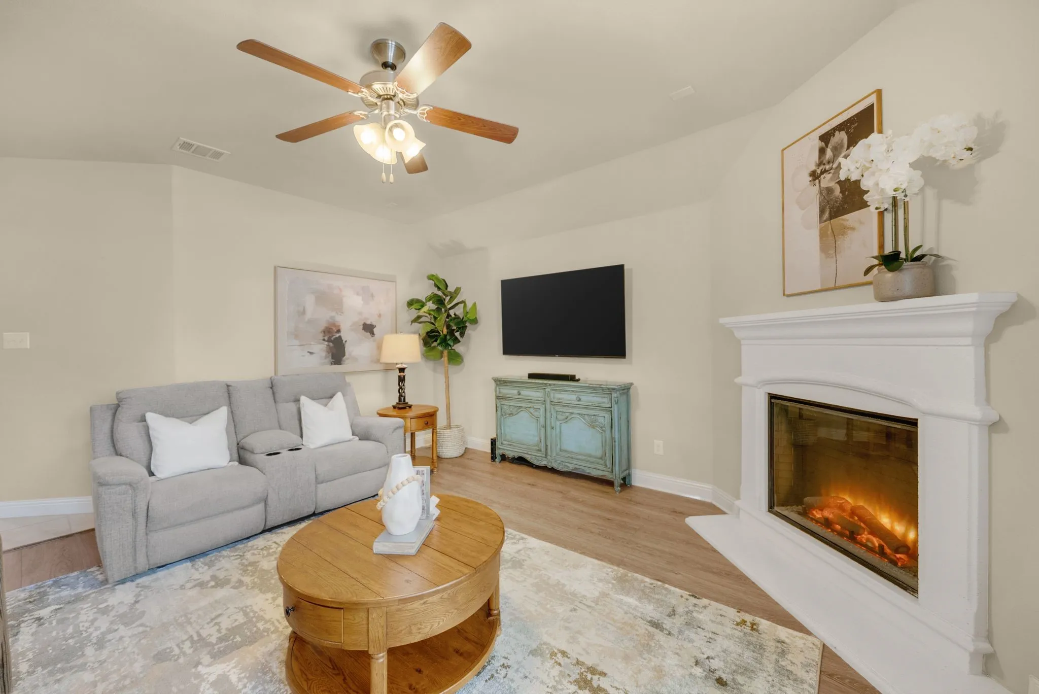 Single Family Residence For Sale in Denton County , 502 Royal Oaks Lane, Oak Point, Texas 75068, 3 Bedroom, 2 Bathroom, 2 Garage spaces, 1,882 Sqft, built in 2017, mls#21366816, Real Estate Agent in Oak Point, Homes For Sale in Denton county, Homes For Sale in Oak Point, Realtor in Oak Point Texas, Real Estate Brokerage Independent Realty Texas, Luminita Cordes Realtor