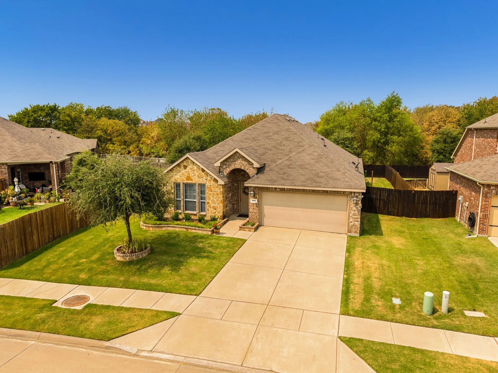 Single Family Residence For Sale in Denton County , 502 Royal Oaks Lane, Oak Point, Texas 75068, 3 Bedroom, 2 Bathroom, 2 Garage spaces, 1,882 Sqft, built in 2017, mls#21366816, Real Estate Agent in Oak Point, Homes For Sale in Denton county, Homes For Sale in Oak Point, Realtor in Oak Point Texas, Real Estate Brokerage Independent Realty Texas, Luminita Cordes Realtor