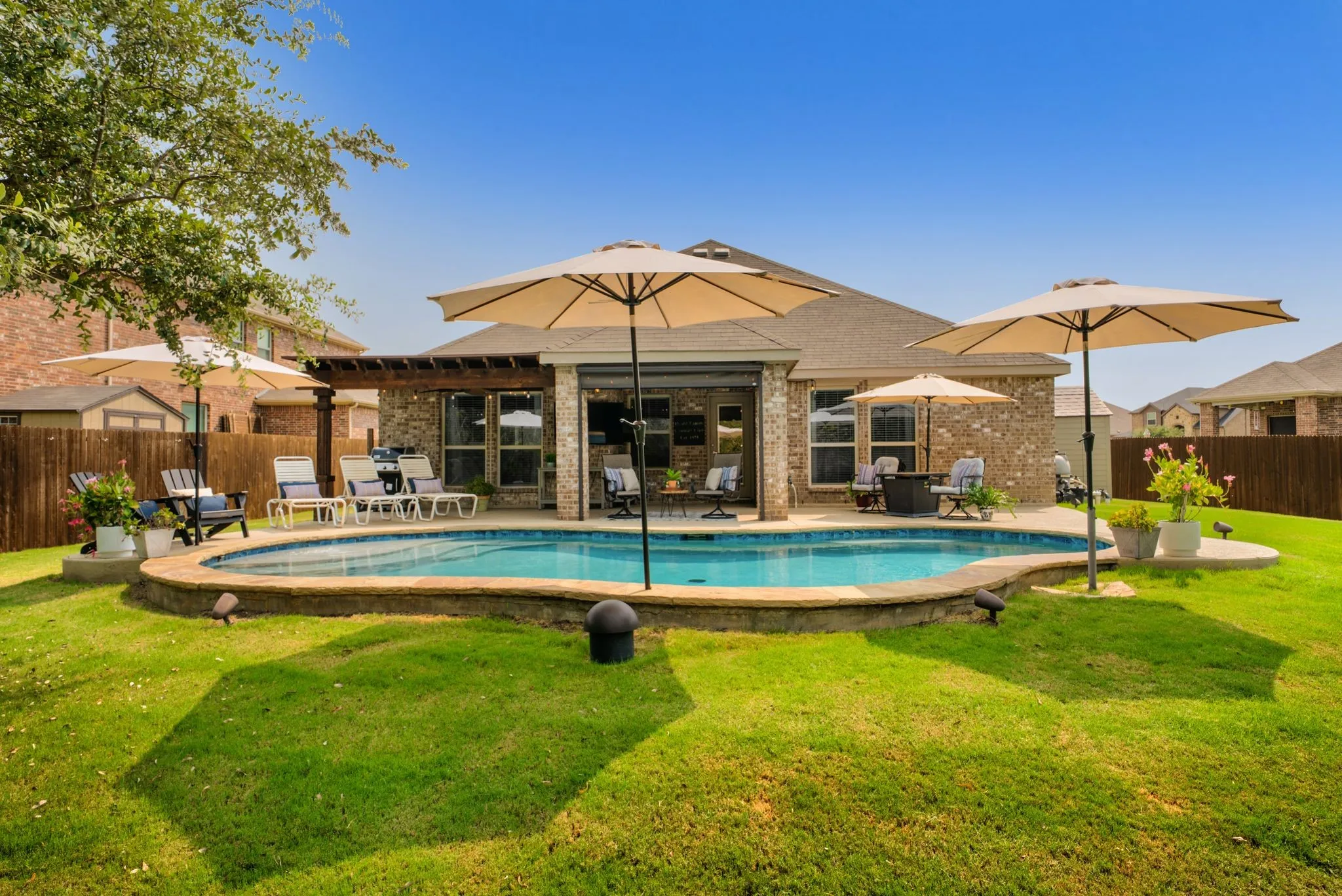 Single Family Residence For Sale in Denton County , 502 Royal Oaks Lane, Oak Point, Texas 75068, 3 Bedroom, 2 Bathroom, 2 Garage spaces, 1,882 Sqft, built in 2017, mls#21366816, Real Estate Agent in Oak Point, Homes For Sale in Denton county, Homes For Sale in Oak Point, Realtor in Oak Point Texas, Real Estate Brokerage Independent Realty Texas, Luminita Cordes Realtor