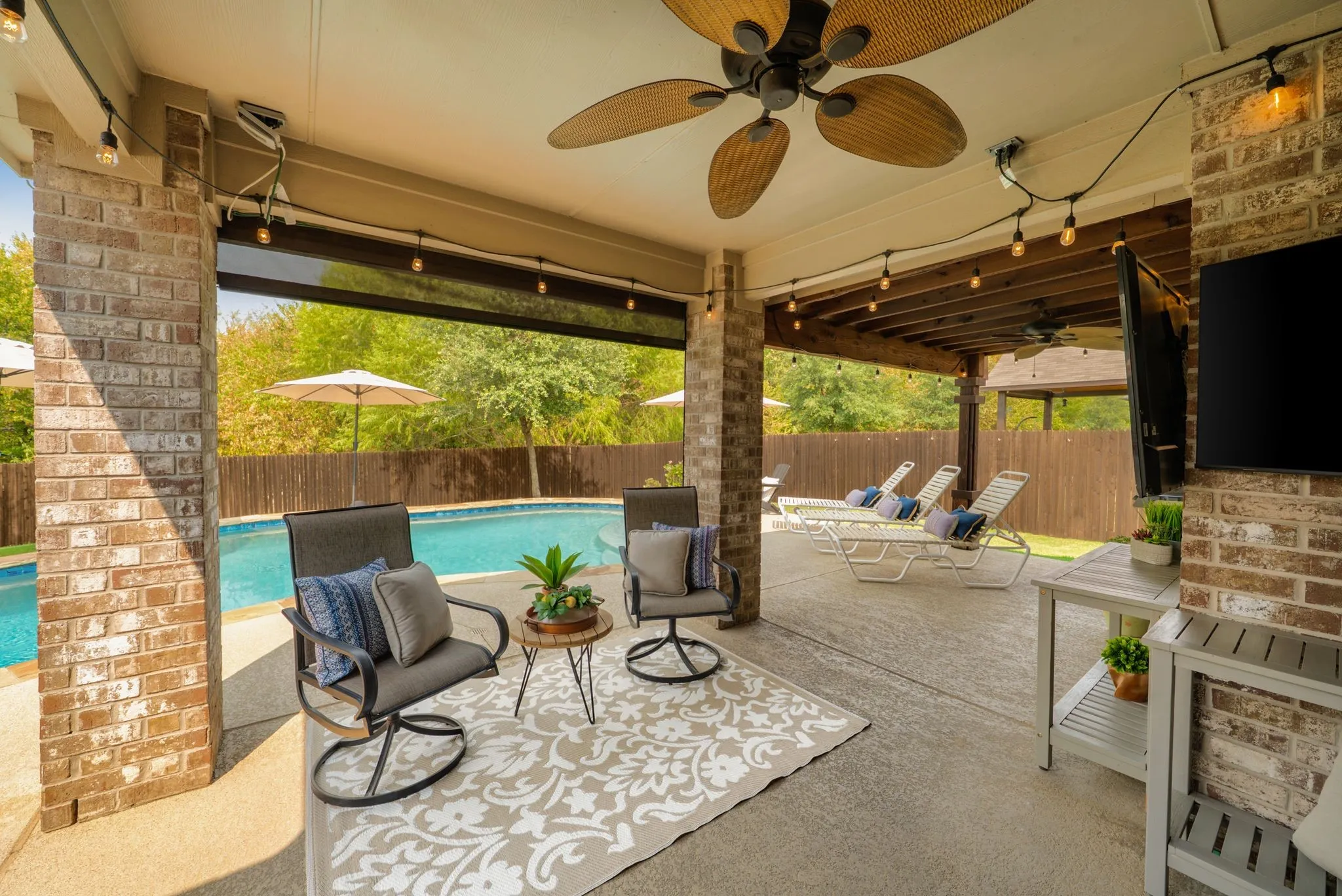 Single Family Residence For Sale in Denton County , 502 Royal Oaks Lane, Oak Point, Texas 75068, 3 Bedroom, 2 Bathroom, 2 Garage spaces, 1,882 Sqft, built in 2017, mls#21366816, Real Estate Agent in Oak Point, Homes For Sale in Denton county, Homes For Sale in Oak Point, Realtor in Oak Point Texas, Real Estate Brokerage Independent Realty Texas, Luminita Cordes Realtor