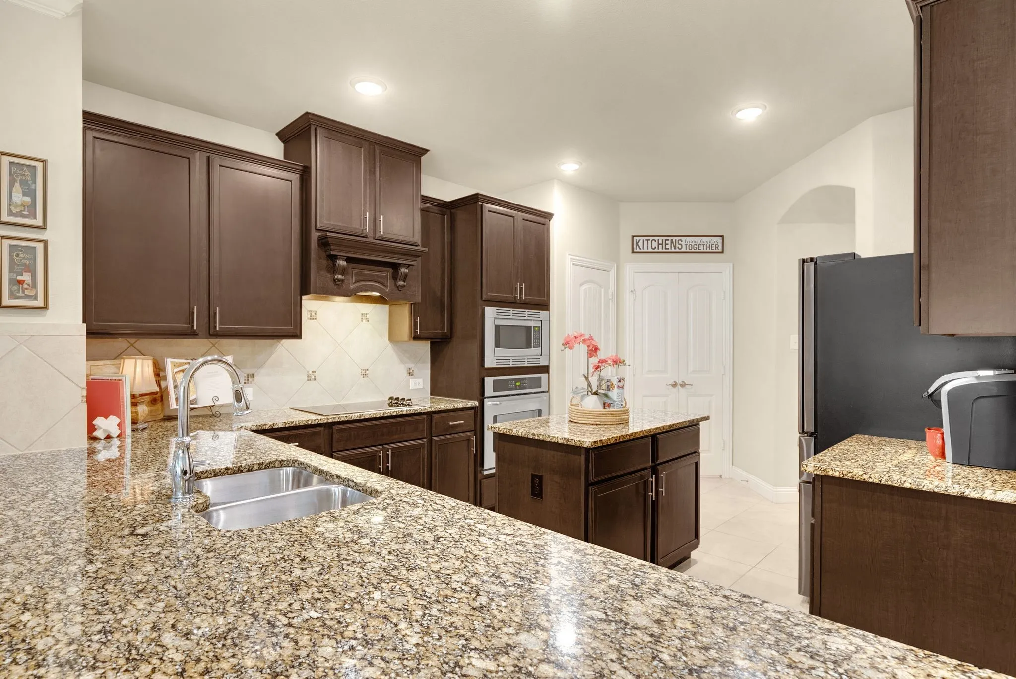 Single Family Residence For Sale in Denton County , 502 Royal Oaks Lane, Oak Point, Texas 75068, 3 Bedroom, 2 Bathroom, 2 Garage spaces, 1,882 Sqft, built in 2017, mls#21366816, Real Estate Agent in Oak Point, Homes For Sale in Denton county, Homes For Sale in Oak Point, Realtor in Oak Point Texas, Real Estate Brokerage Independent Realty Texas, Luminita Cordes Realtor