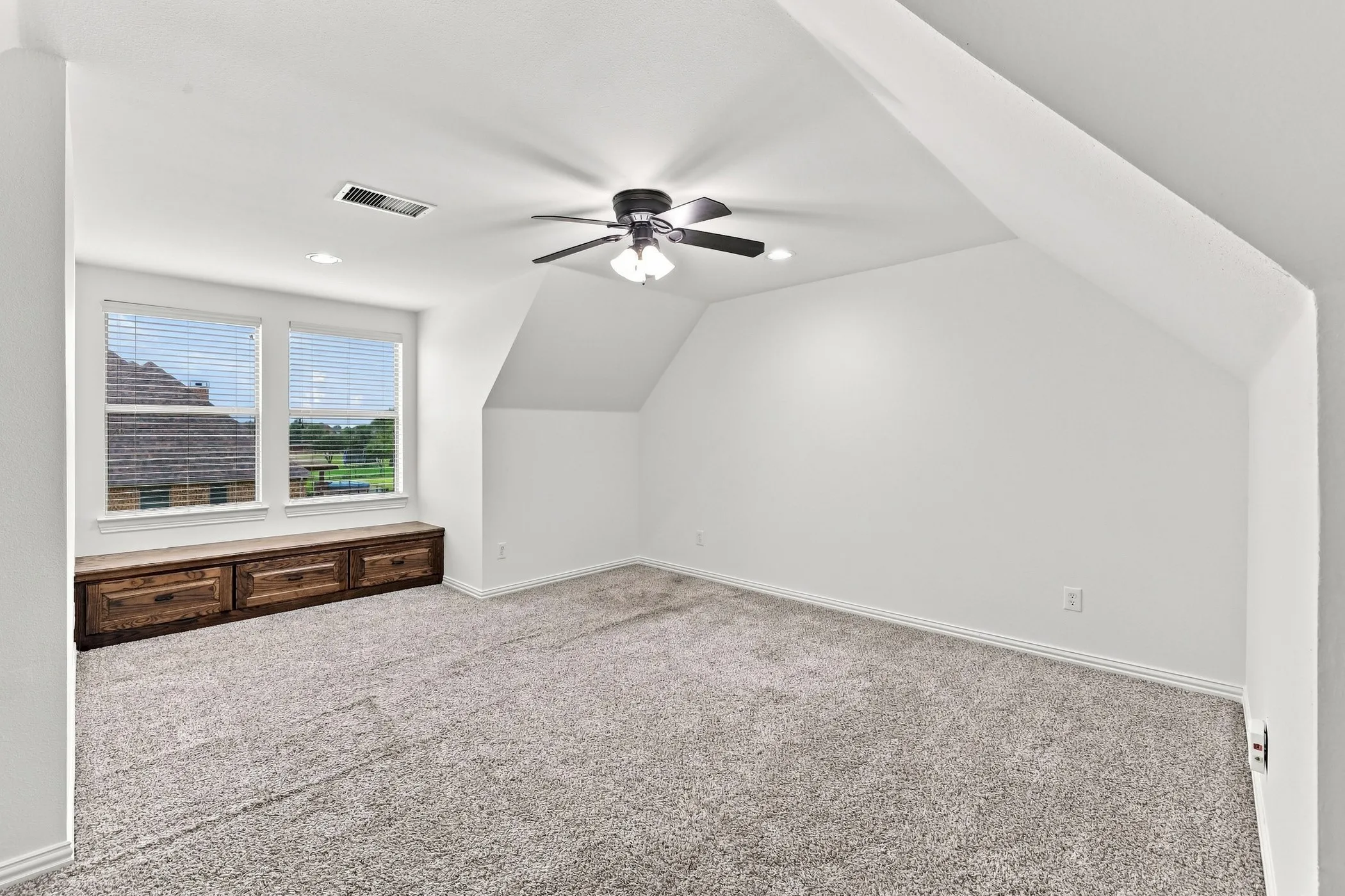 Single Family Residence For Sale in Kaufman County , 18121 Langford Lane, Talty, Texas 75126, 4 Bedroom, 4 Bathroom, 3 Garage spaces, 3,423 Sqft, built in 2007, mls#21369420, Real Estate Agent in Talty, Homes For Sale in Kaufman county, Homes For Sale in Talty, Realtor in Talty Texas, Real Estate Brokerage Independent Realty Texas, Luminita Cordes Realtor