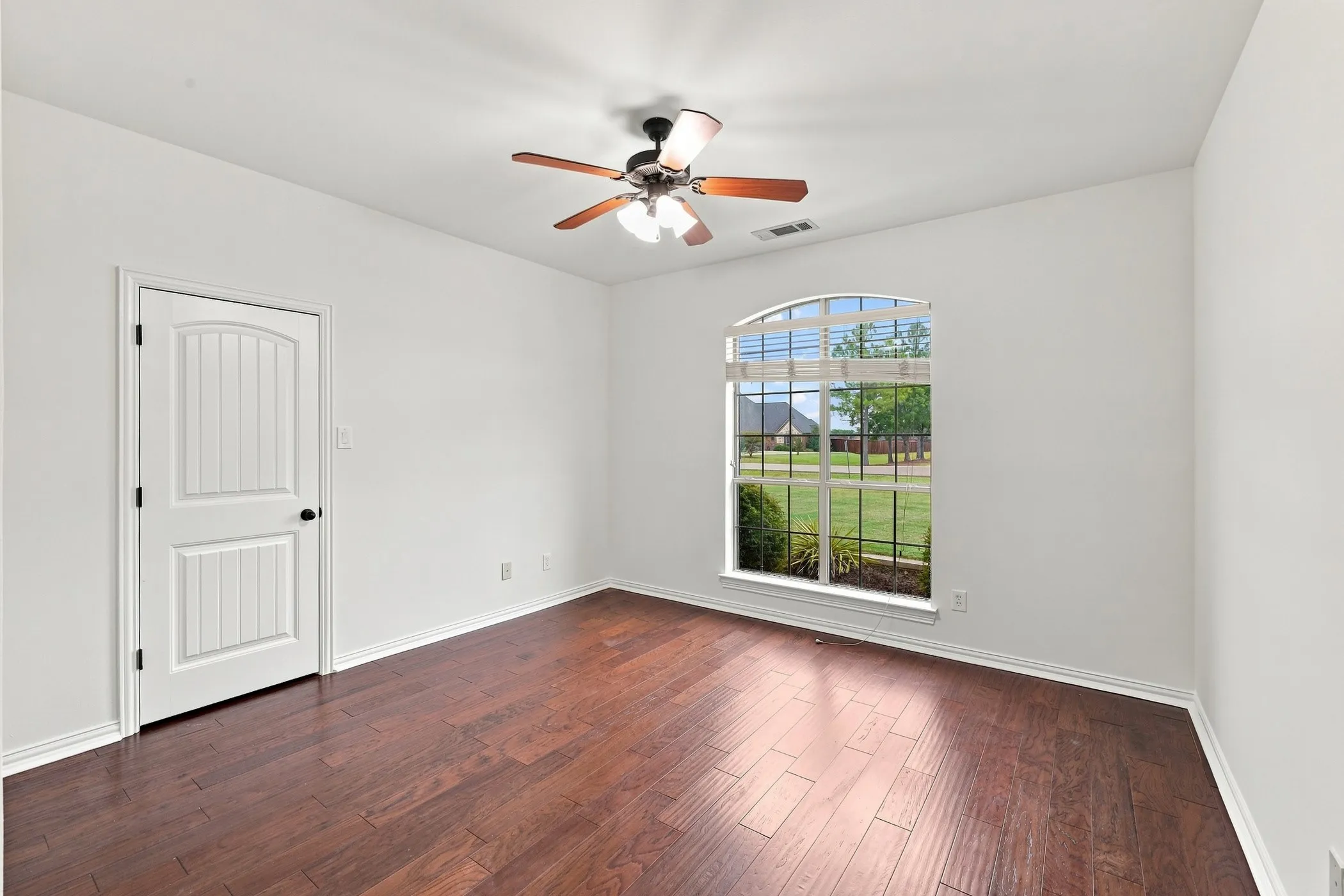 Single Family Residence For Sale in Kaufman County , 18121 Langford Lane, Talty, Texas 75126, 4 Bedroom, 4 Bathroom, 3 Garage spaces, 3,423 Sqft, built in 2007, mls#21369420, Real Estate Agent in Talty, Homes For Sale in Kaufman county, Homes For Sale in Talty, Realtor in Talty Texas, Real Estate Brokerage Independent Realty Texas, Luminita Cordes Realtor