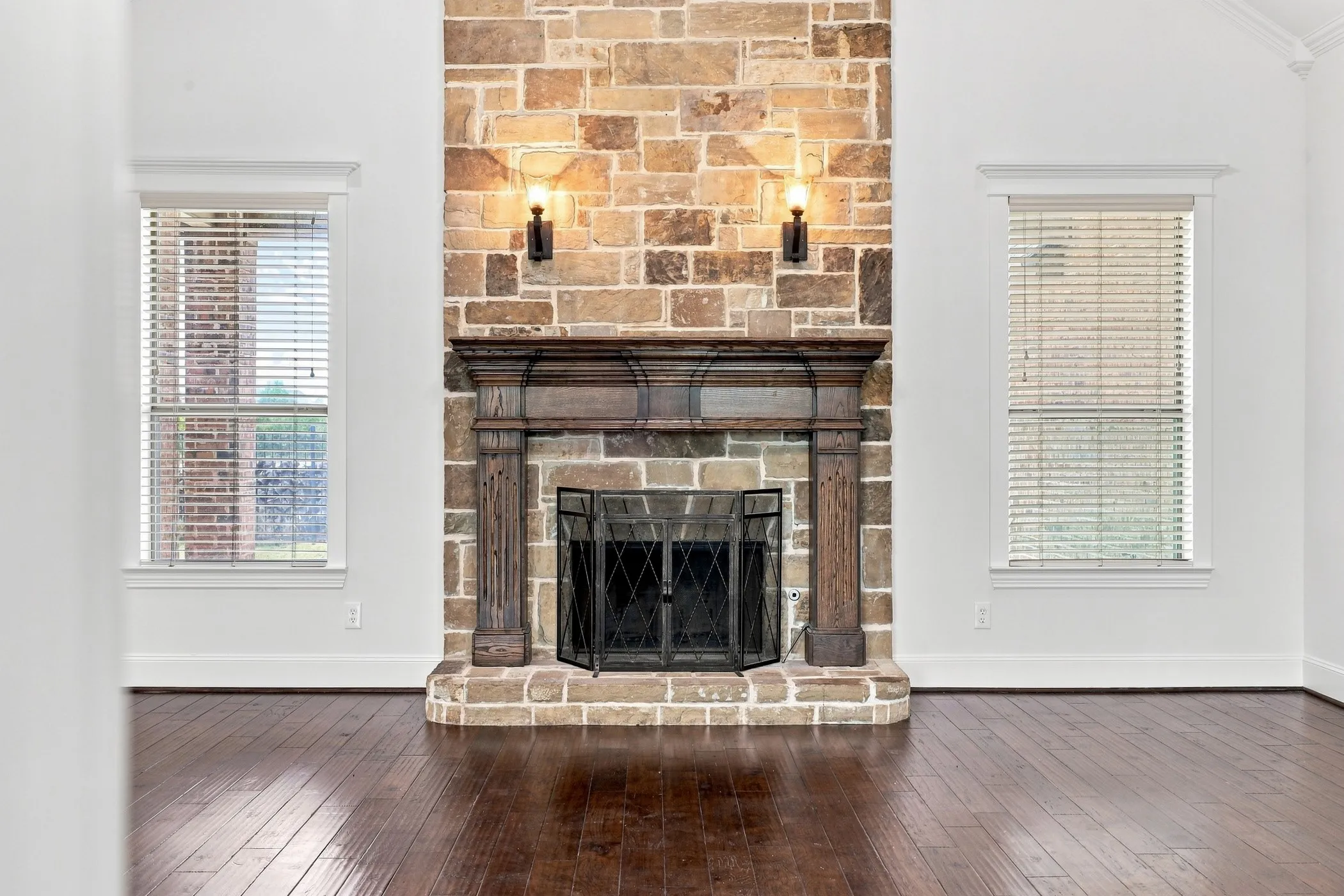 Single Family Residence For Sale in Kaufman County , 18121 Langford Lane, Talty, Texas 75126, 4 Bedroom, 4 Bathroom, 3 Garage spaces, 3,423 Sqft, built in 2007, mls#21369420, Real Estate Agent in Talty, Homes For Sale in Kaufman county, Homes For Sale in Talty, Realtor in Talty Texas, Real Estate Brokerage Independent Realty Texas, Luminita Cordes Realtor