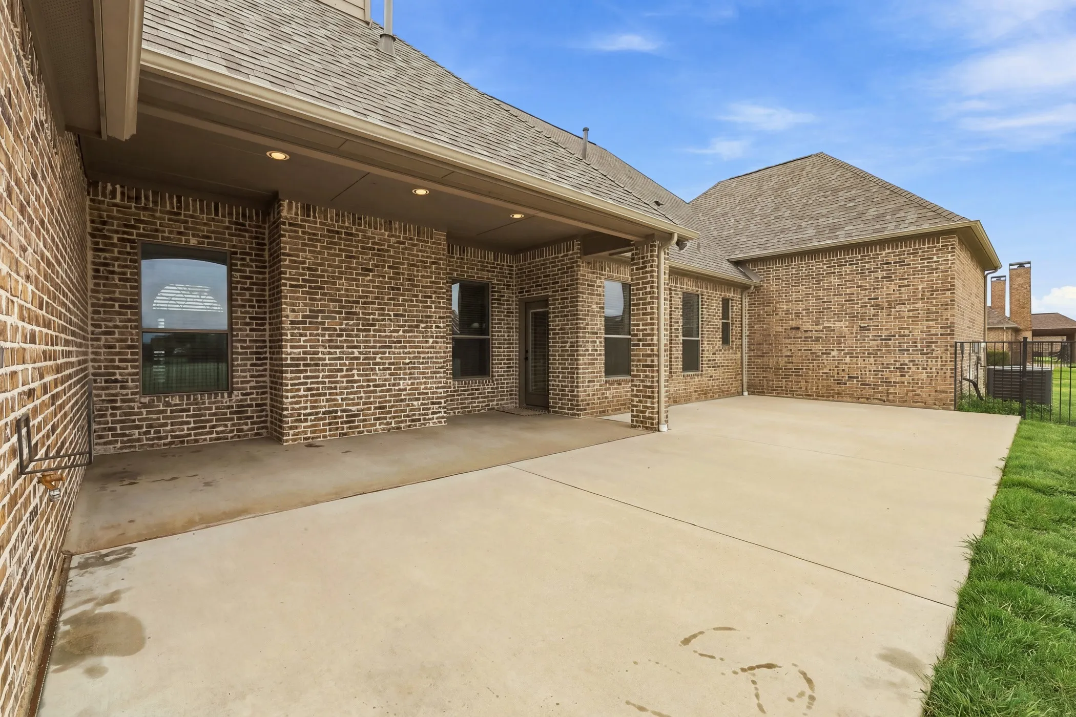 Single Family Residence For Sale in Kaufman County , 18121 Langford Lane, Talty, Texas 75126, 4 Bedroom, 4 Bathroom, 3 Garage spaces, 3,423 Sqft, built in 2007, mls#21369420, Real Estate Agent in Talty, Homes For Sale in Kaufman county, Homes For Sale in Talty, Realtor in Talty Texas, Real Estate Brokerage Independent Realty Texas, Luminita Cordes Realtor