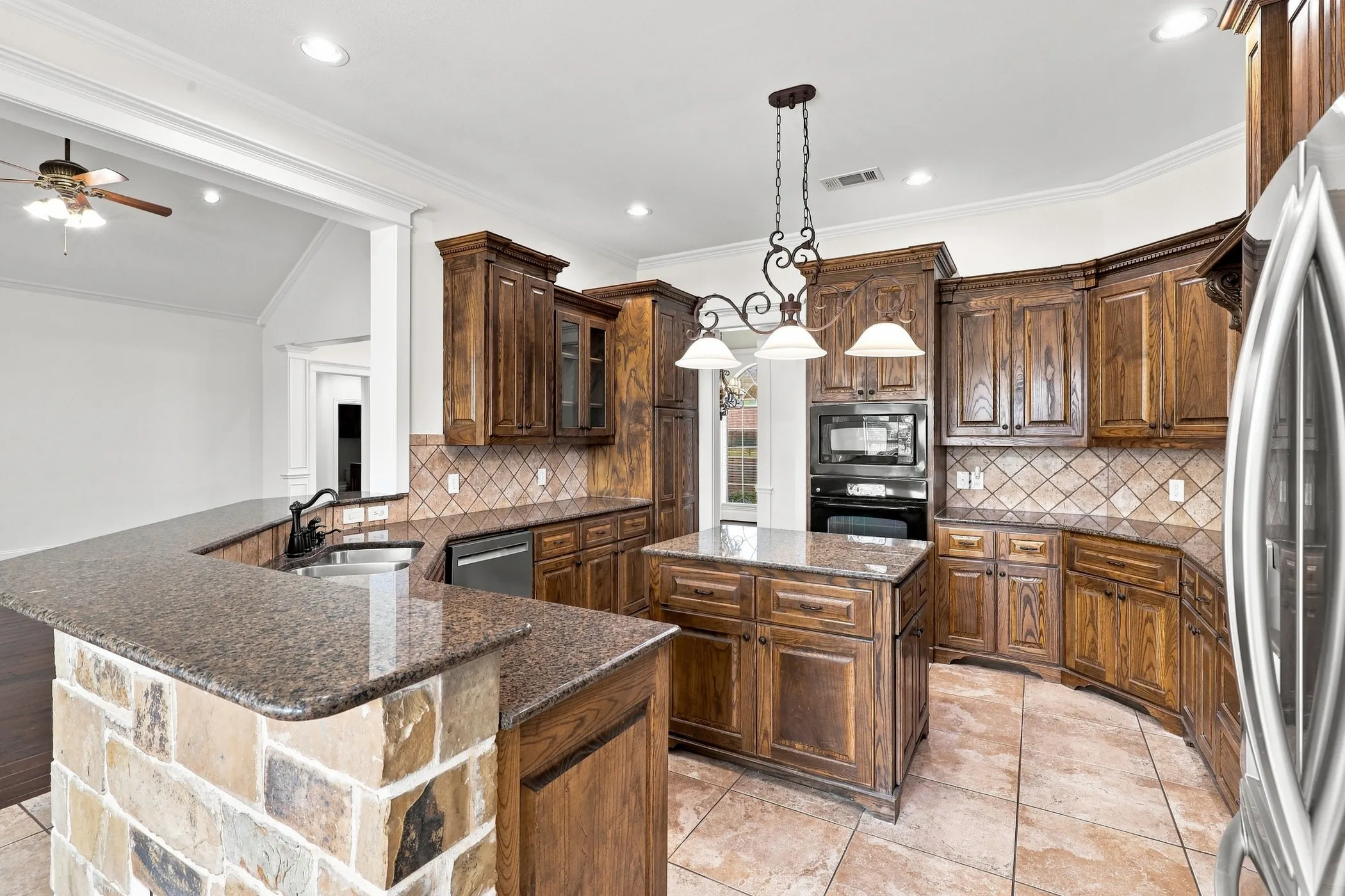 Single Family Residence For Sale in Kaufman County , 18121 Langford Lane, Talty, Texas 75126, 4 Bedroom, 4 Bathroom, 3 Garage spaces, 3,423 Sqft, built in 2007, mls#21369420, Real Estate Agent in Talty, Homes For Sale in Kaufman county, Homes For Sale in Talty, Realtor in Talty Texas, Real Estate Brokerage Independent Realty Texas, Luminita Cordes Realtor