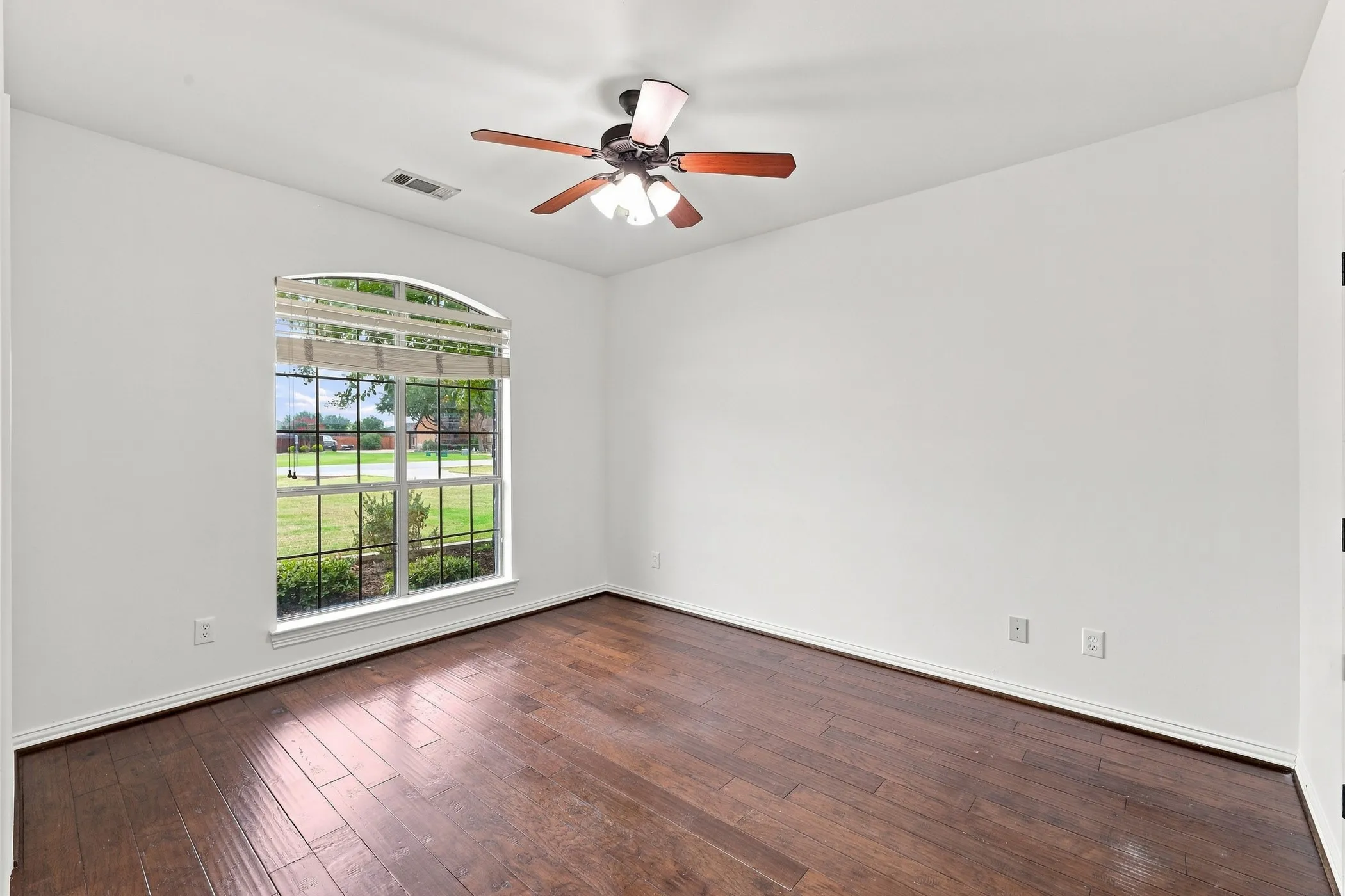 Single Family Residence For Sale in Kaufman County , 18121 Langford Lane, Talty, Texas 75126, 4 Bedroom, 4 Bathroom, 3 Garage spaces, 3,423 Sqft, built in 2007, mls#21369420, Real Estate Agent in Talty, Homes For Sale in Kaufman county, Homes For Sale in Talty, Realtor in Talty Texas, Real Estate Brokerage Independent Realty Texas, Luminita Cordes Realtor