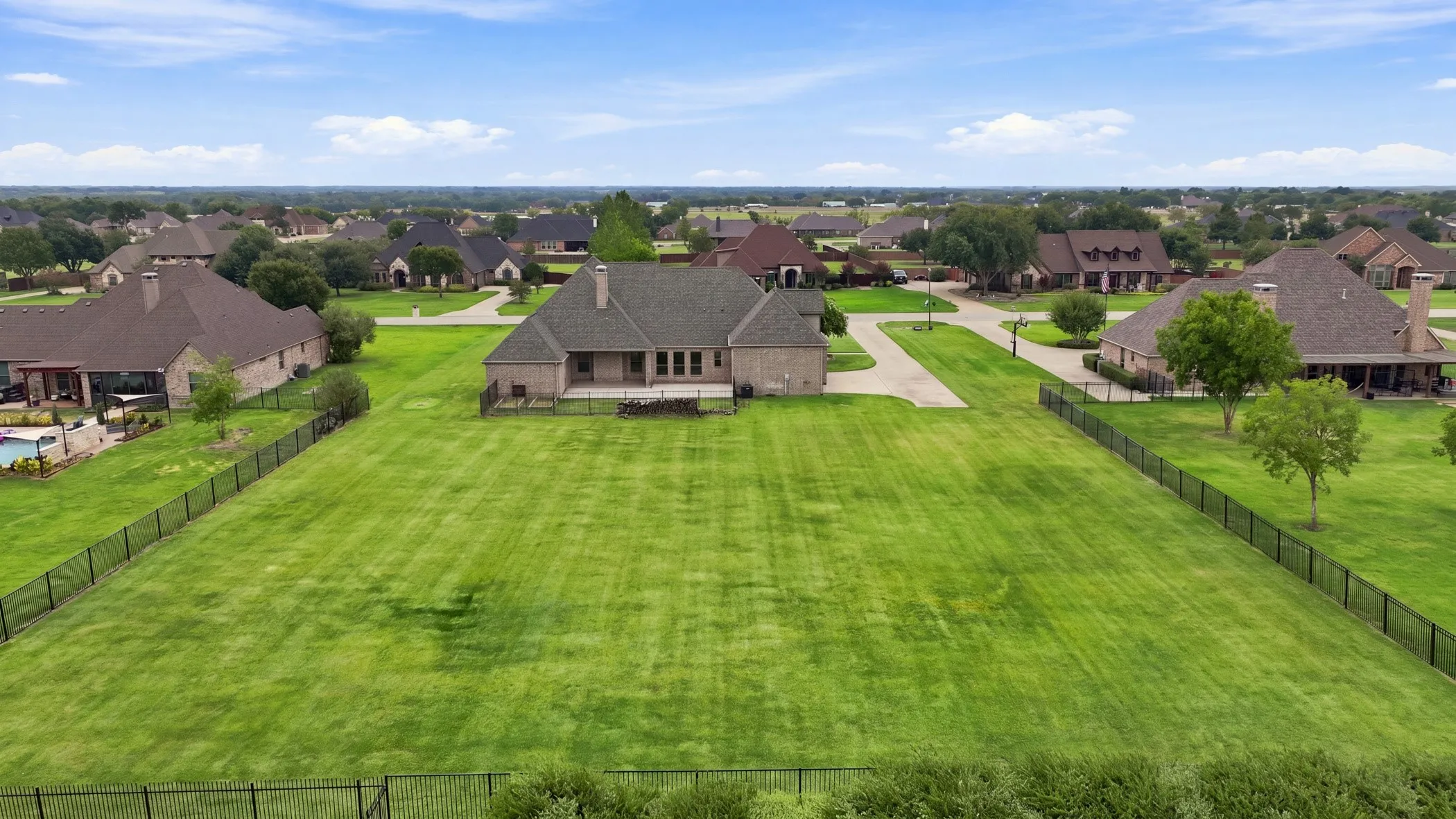 Single Family Residence For Sale in Kaufman County , 18121 Langford Lane, Talty, Texas 75126, 4 Bedroom, 4 Bathroom, 3 Garage spaces, 3,423 Sqft, built in 2007, mls#21369420, Real Estate Agent in Talty, Homes For Sale in Kaufman county, Homes For Sale in Talty, Realtor in Talty Texas, Real Estate Brokerage Independent Realty Texas, Luminita Cordes Realtor
