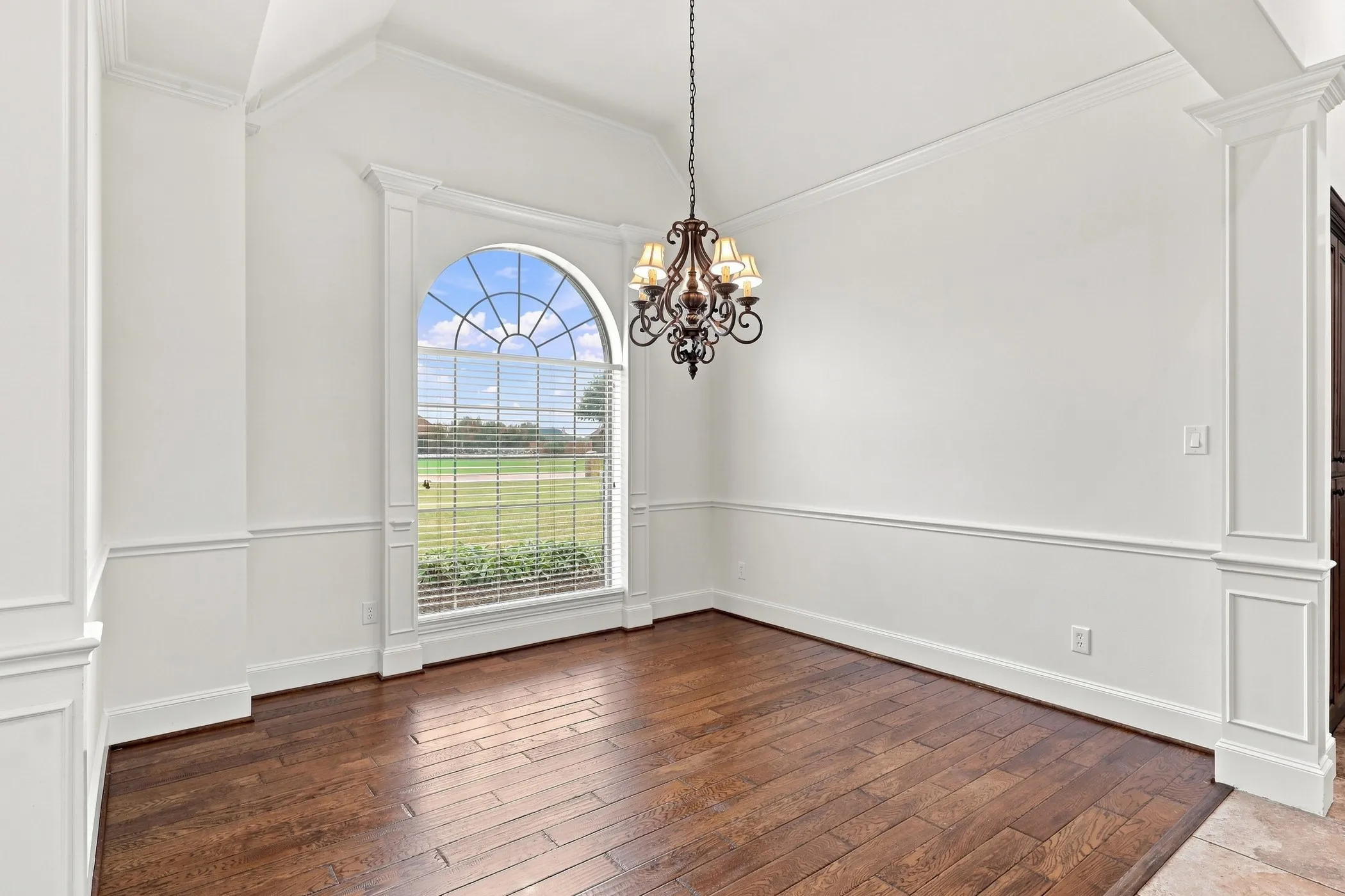 Single Family Residence For Sale in Kaufman County , 18121 Langford Lane, Talty, Texas 75126, 4 Bedroom, 4 Bathroom, 3 Garage spaces, 3,423 Sqft, built in 2007, mls#21369420, Real Estate Agent in Talty, Homes For Sale in Kaufman county, Homes For Sale in Talty, Realtor in Talty Texas, Real Estate Brokerage Independent Realty Texas, Luminita Cordes Realtor