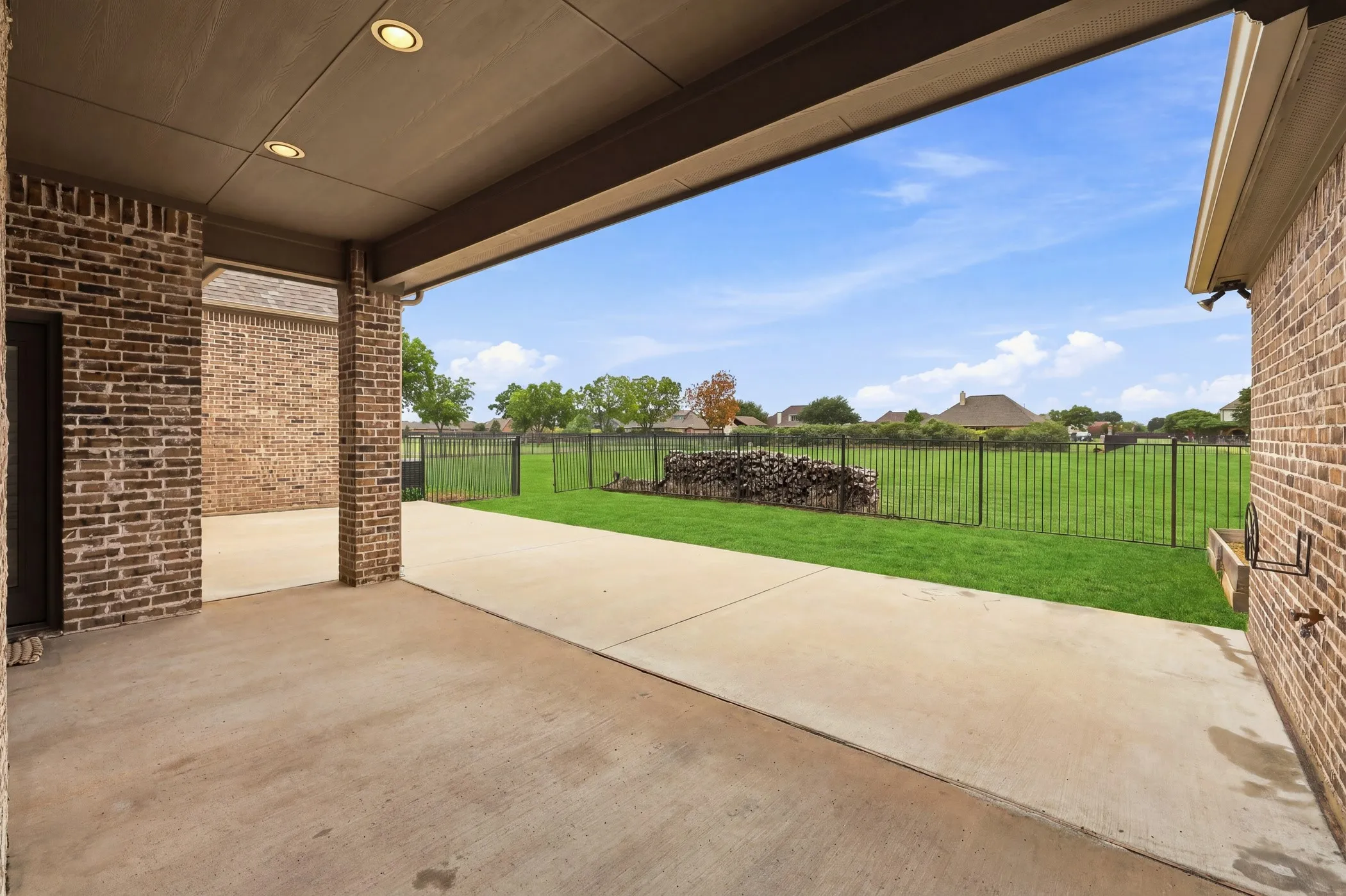 Single Family Residence For Sale in Kaufman County , 18121 Langford Lane, Talty, Texas 75126, 4 Bedroom, 4 Bathroom, 3 Garage spaces, 3,423 Sqft, built in 2007, mls#21369420, Real Estate Agent in Talty, Homes For Sale in Kaufman county, Homes For Sale in Talty, Realtor in Talty Texas, Real Estate Brokerage Independent Realty Texas, Luminita Cordes Realtor