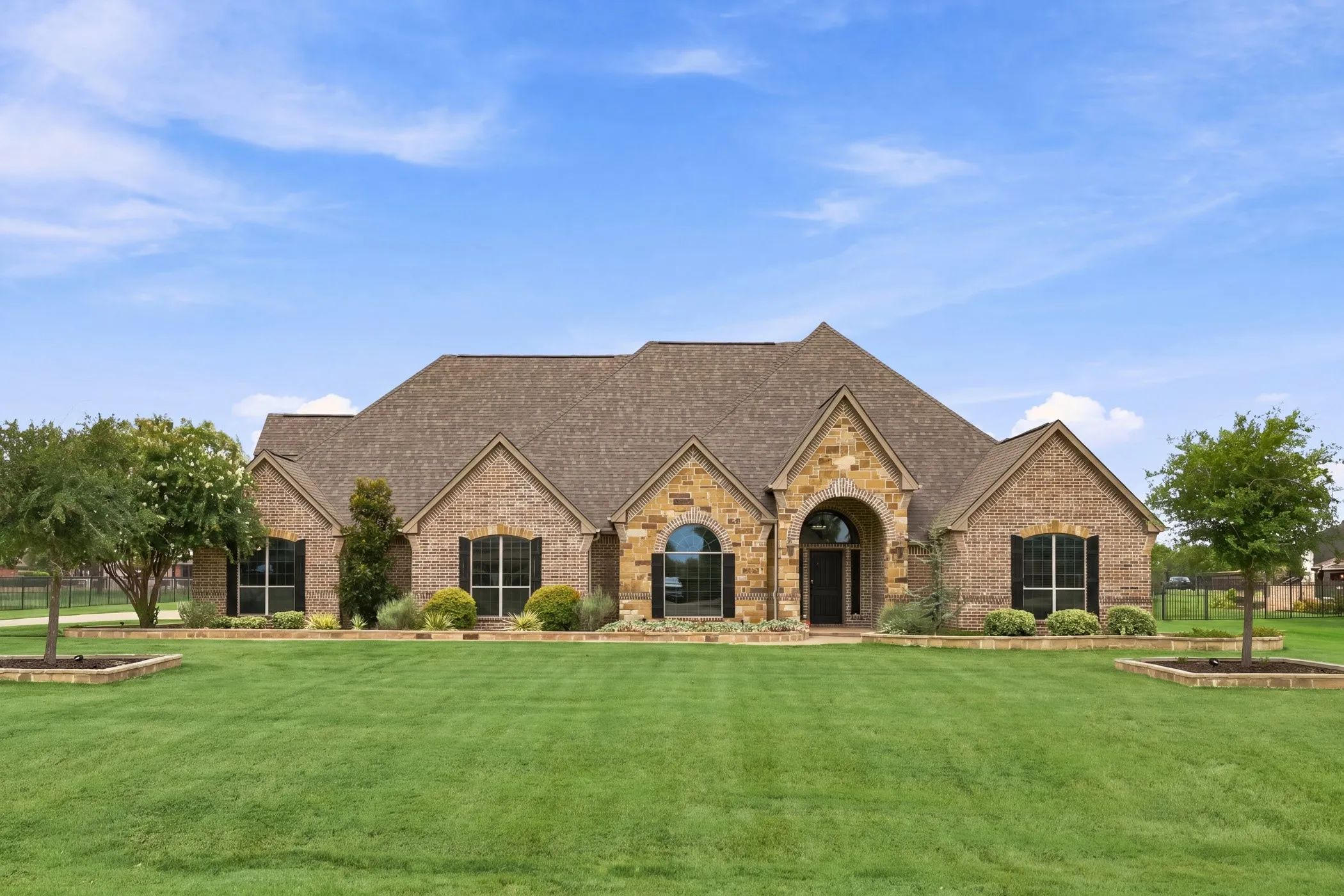 Single Family Residence For Sale in Kaufman County , 18121 Langford Lane, Talty, Texas 75126, 4 Bedroom, 4 Bathroom, 3 Garage spaces, 3,423 Sqft, built in 2007, mls#21369420, Real Estate Agent in Talty, Homes For Sale in Kaufman county, Homes For Sale in Talty, Realtor in Talty Texas, Real Estate Brokerage Independent Realty Texas, Luminita Cordes Realtor
