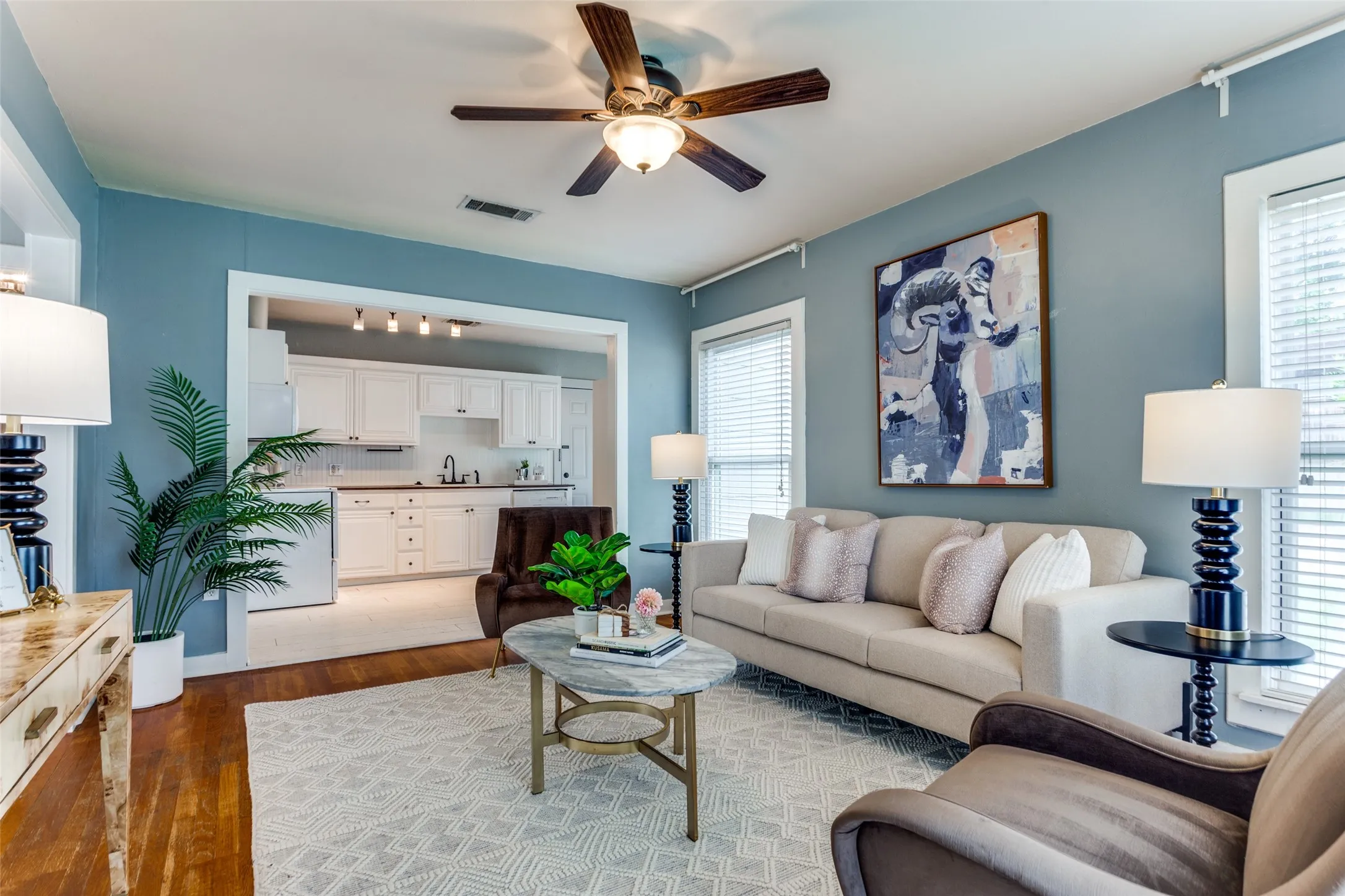 Single Family Residence For Rent in Tarrant County , 4039 Locke Avenue A, Fort Worth, Texas 76107, 2 Bedroom, 1 Bathroom, Garage spaces, 1,065 Sqft, built in 1941, mls#21370918, Real Estate Agent in Fort Worth, Homes For Rent in Tarrant county, Homes For Rent in Fort Worth, Realtor in Fort Worth Texas, Real Estate Brokerage Independent Realty Texas, Luminita Cordes Realtor