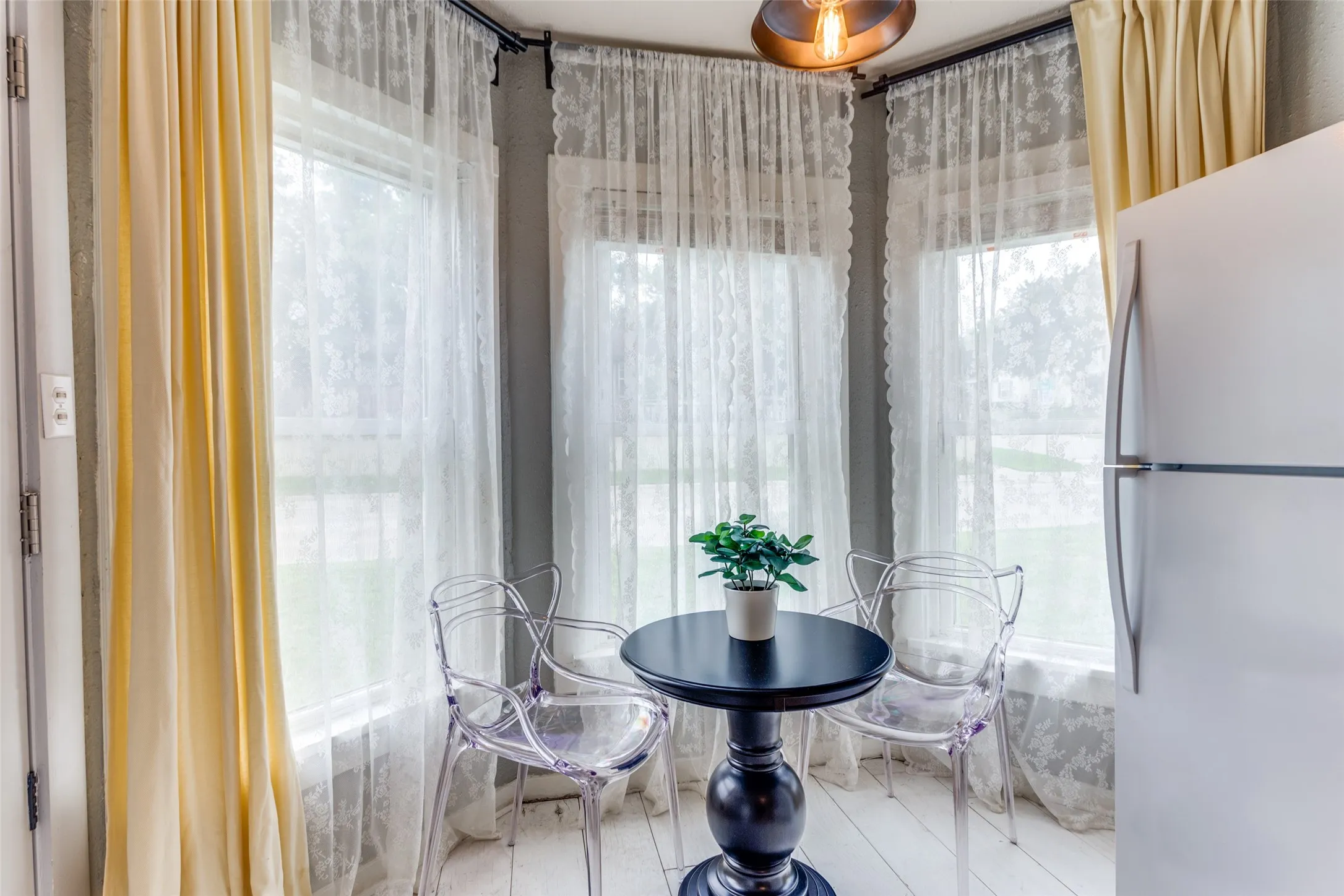 Single Family Residence For Rent in Tarrant County , 4039 Locke Avenue A, Fort Worth, Texas 76107, 2 Bedroom, 1 Bathroom, Garage spaces, 1,065 Sqft, built in 1941, mls#21370918, Real Estate Agent in Fort Worth, Homes For Rent in Tarrant county, Homes For Rent in Fort Worth, Realtor in Fort Worth Texas, Real Estate Brokerage Independent Realty Texas, Luminita Cordes Realtor