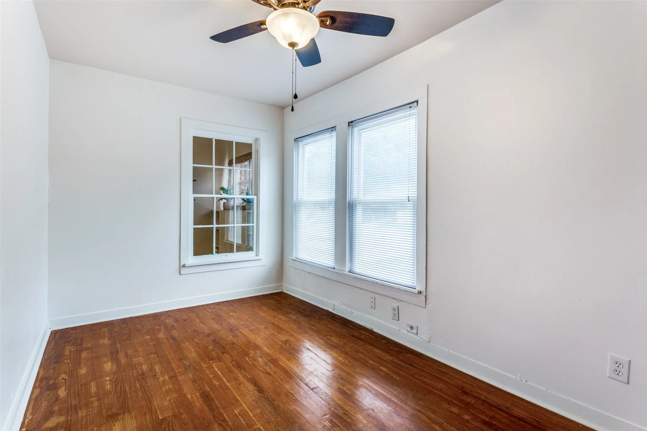 Single Family Residence For Rent in Tarrant County , 4039 Locke Avenue A, Fort Worth, Texas 76107, 2 Bedroom, 1 Bathroom, Garage spaces, 1,065 Sqft, built in 1941, mls#21370918, Real Estate Agent in Fort Worth, Homes For Rent in Tarrant county, Homes For Rent in Fort Worth, Realtor in Fort Worth Texas, Real Estate Brokerage Independent Realty Texas, Luminita Cordes Realtor