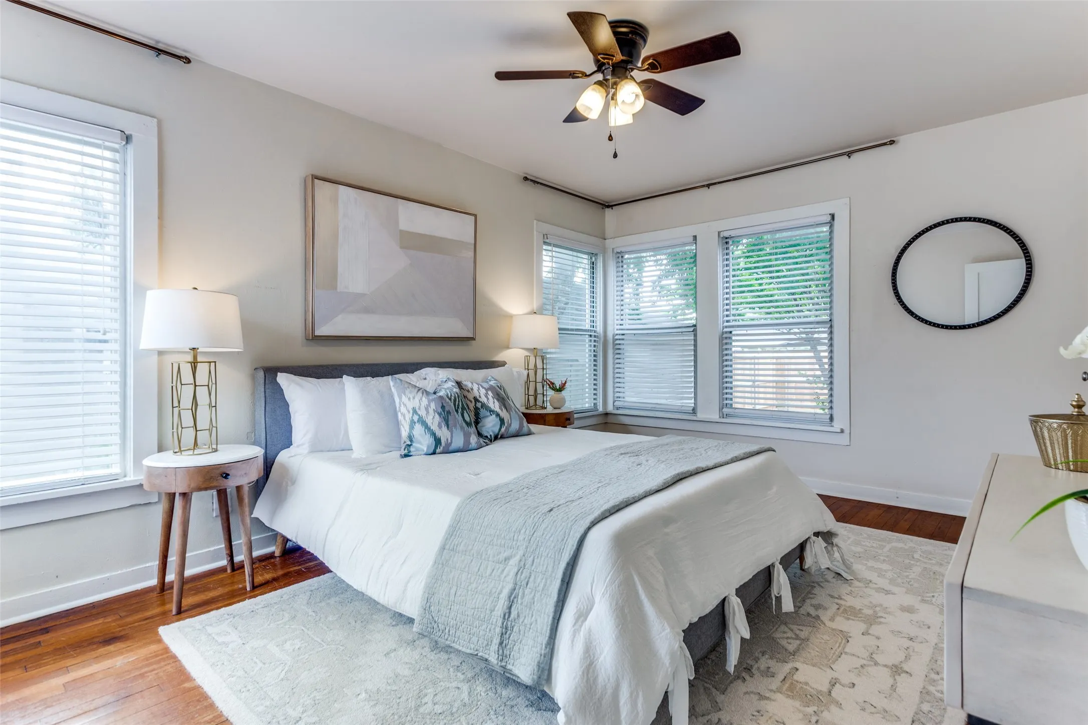 Single Family Residence For Rent in Tarrant County , 4039 Locke Avenue A, Fort Worth, Texas 76107, 2 Bedroom, 1 Bathroom, Garage spaces, 1,065 Sqft, built in 1941, mls#21370918, Real Estate Agent in Fort Worth, Homes For Rent in Tarrant county, Homes For Rent in Fort Worth, Realtor in Fort Worth Texas, Real Estate Brokerage Independent Realty Texas, Luminita Cordes Realtor