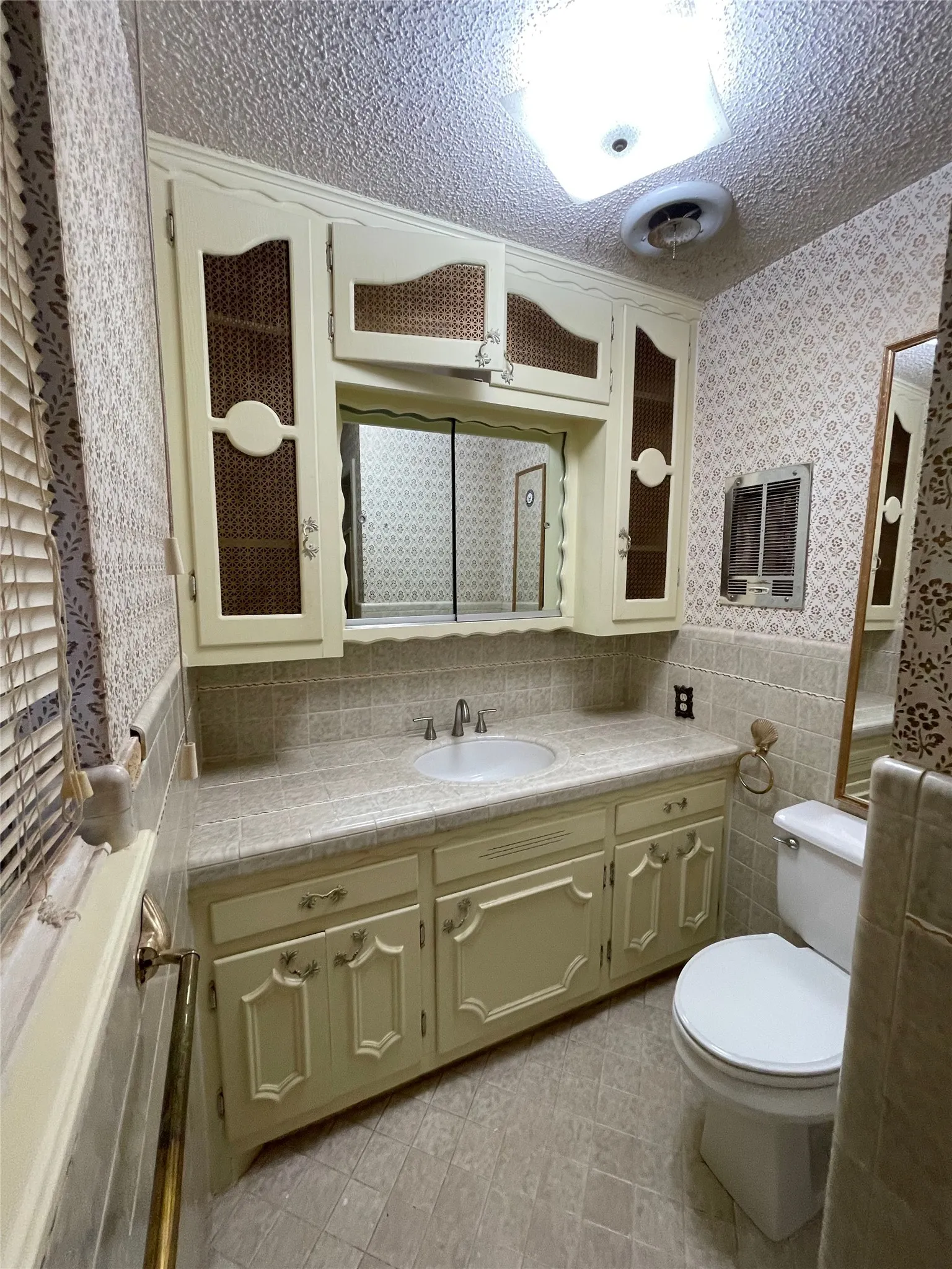 Single Family Residence For Rent in Taylor County , 598 Washington Boulevard, Abilene, Texas 79601, 3 Bedroom, 3 Bathroom, 2 Garage spaces, 2,354 Sqft, built in 1963, mls#21370954, Real Estate Agent in Abilene, Homes For Rent in Taylor county, Homes For Rent in Abilene, Realtor in Abilene Texas, Real Estate Brokerage Independent Realty Texas, Luminita Cordes Realtor
