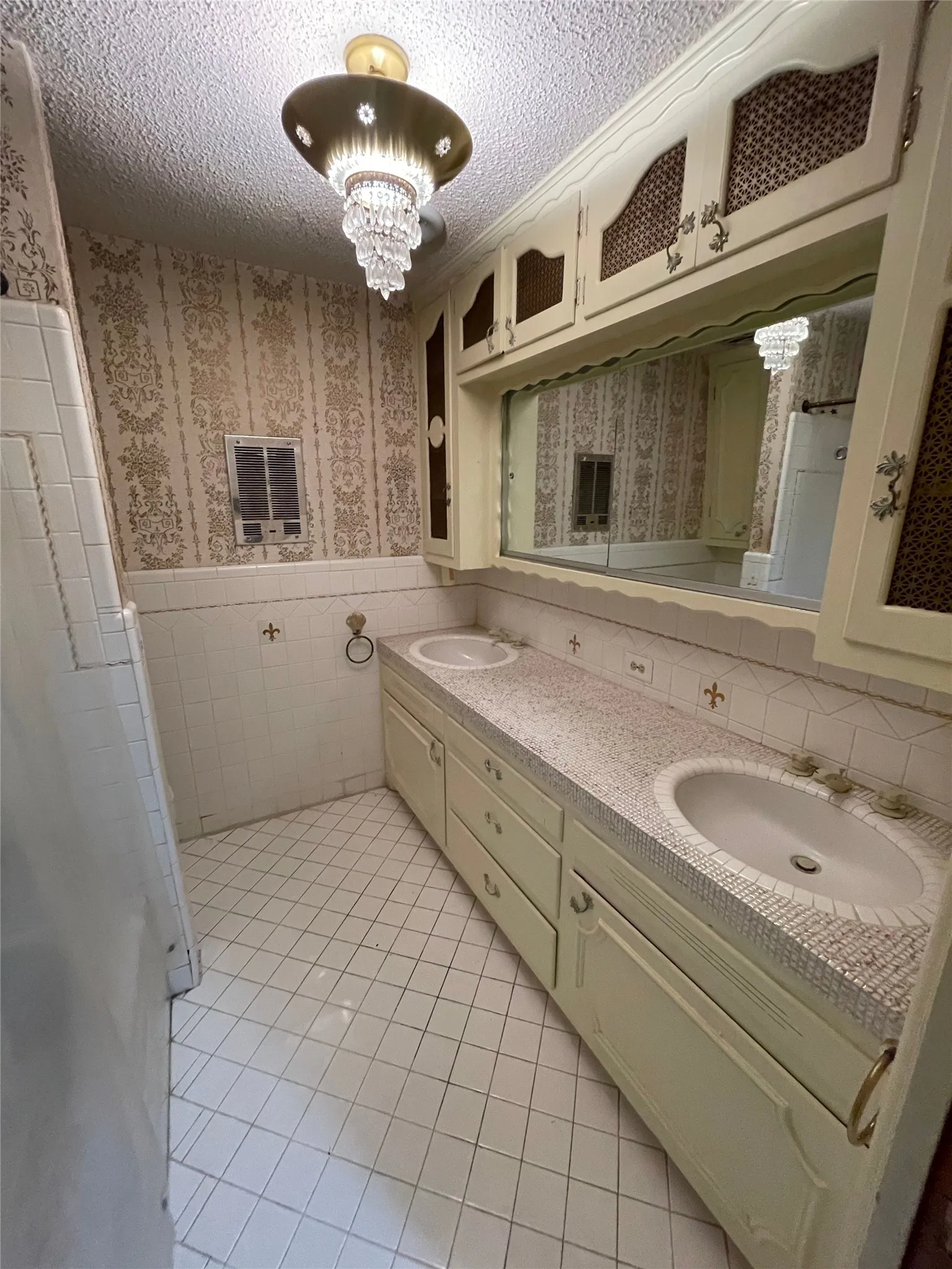 Single Family Residence For Rent in Taylor County , 598 Washington Boulevard, Abilene, Texas 79601, 3 Bedroom, 3 Bathroom, 2 Garage spaces, 2,354 Sqft, built in 1963, mls#21370954, Real Estate Agent in Abilene, Homes For Rent in Taylor county, Homes For Rent in Abilene, Realtor in Abilene Texas, Real Estate Brokerage Independent Realty Texas, Luminita Cordes Realtor