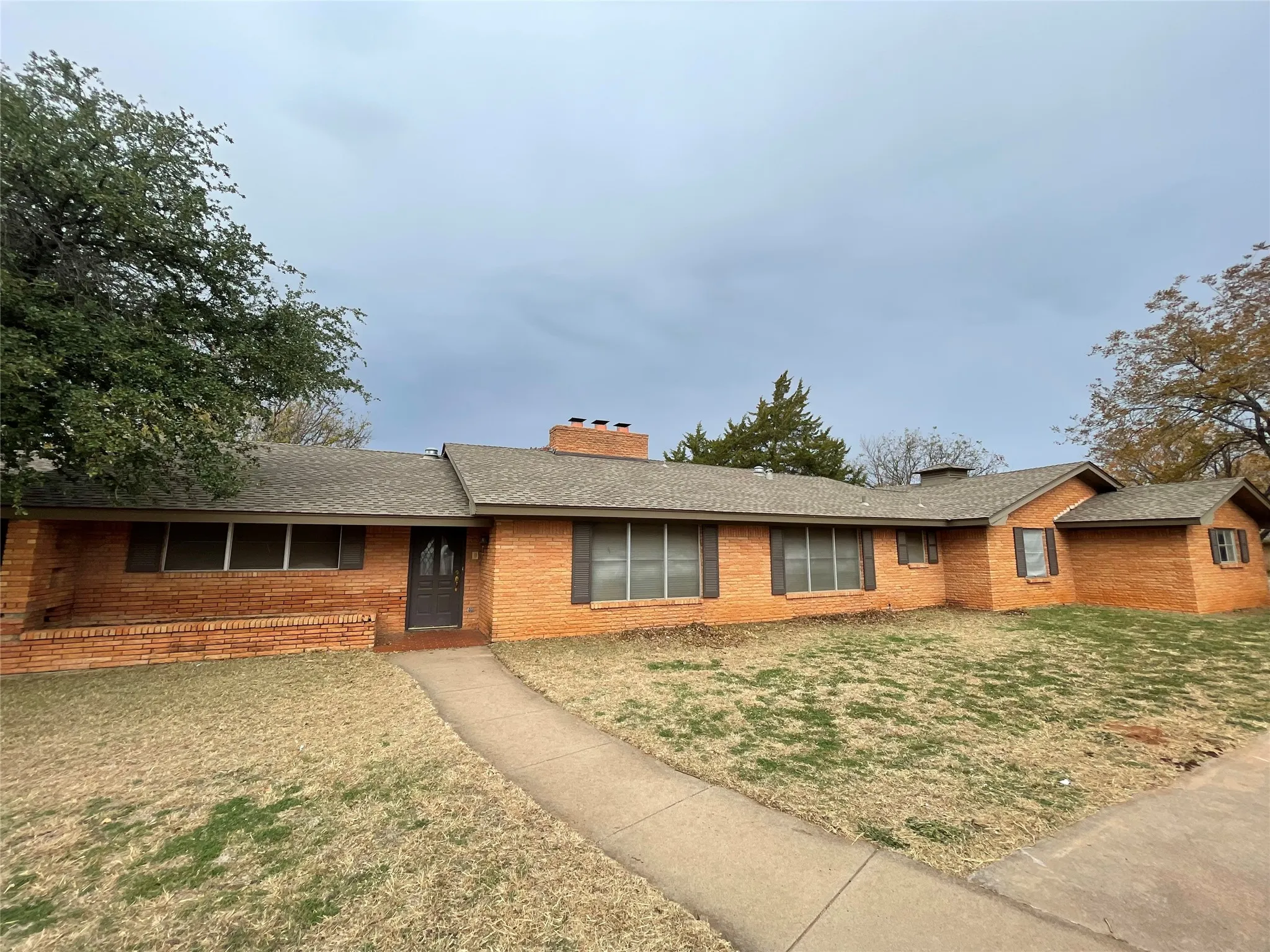 Single Family Residence For Rent in Taylor County , 598 Washington Boulevard, Abilene, Texas 79601, 3 Bedroom, 3 Bathroom, 2 Garage spaces, 2,354 Sqft, built in 1963, mls#21370954, Real Estate Agent in Abilene, Homes For Rent in Taylor county, Homes For Rent in Abilene, Realtor in Abilene Texas, Real Estate Brokerage Independent Realty Texas, Luminita Cordes Realtor