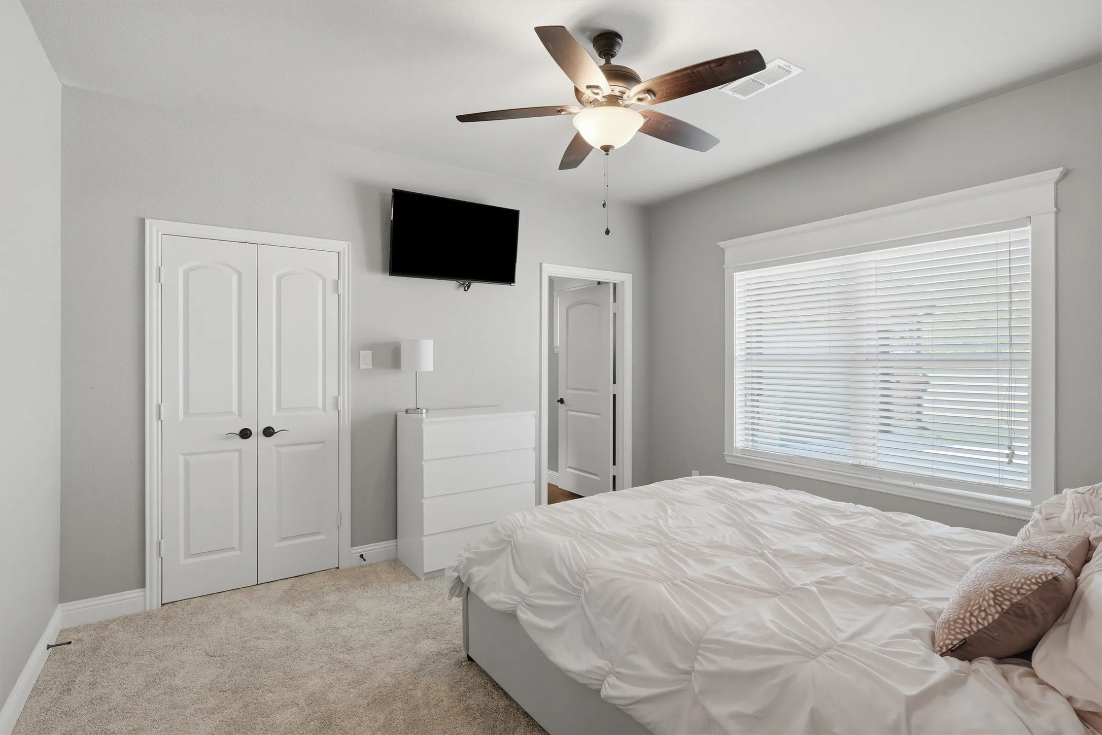 Single Family Residence For Sale in Denton County , 12138 Marion Road, Sanger, Texas 76266, 4 Bedroom, 3 Bathroom, 2 Garage spaces, 2,699 Sqft, built in 2017, mls#21365950, Real Estate Agent in Sanger, Homes For Sale in Denton county, Homes For Sale in Sanger, Realtor in Sanger Texas, Real Estate Brokerage Independent Realty Texas, Luminita Cordes Realtor