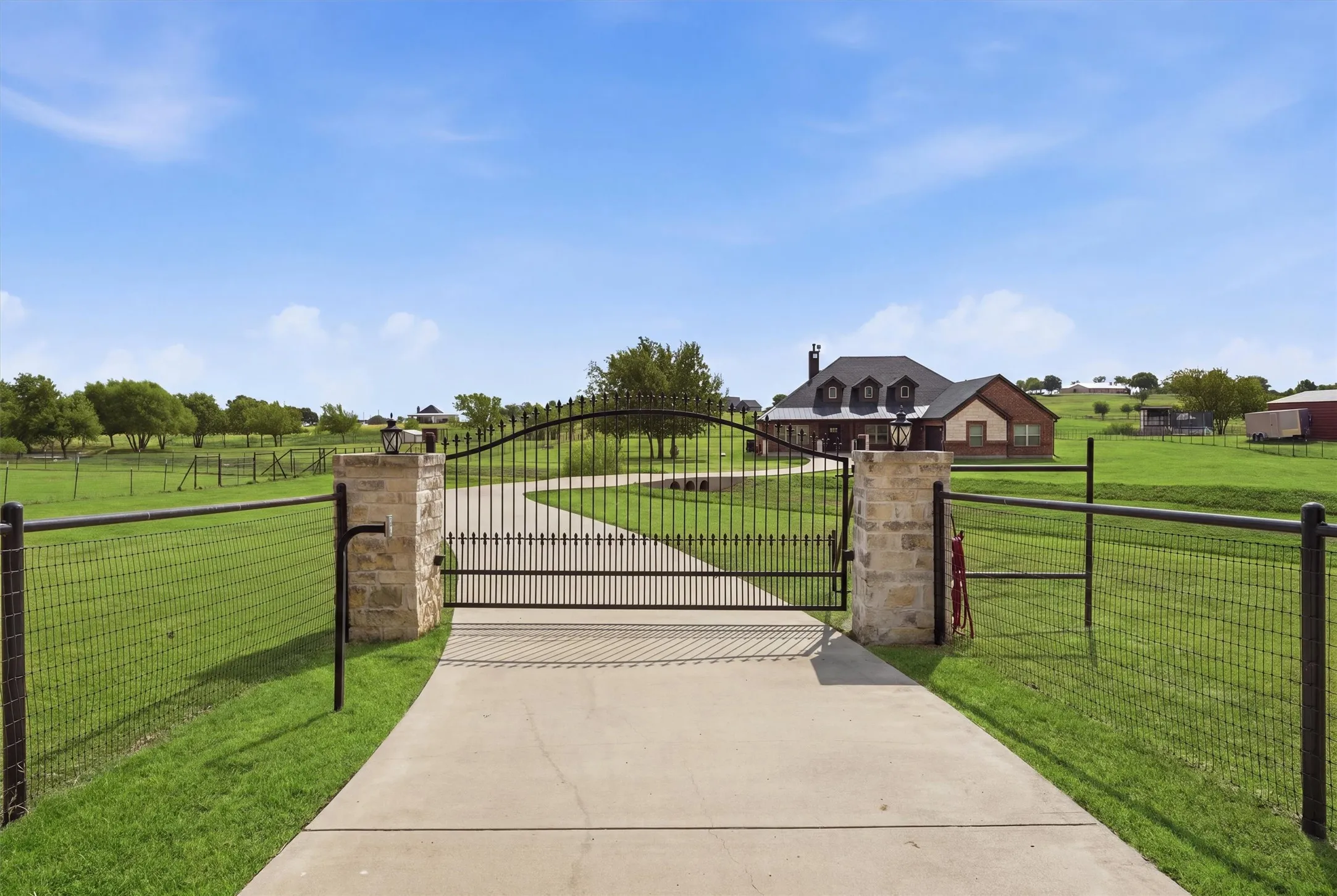 Single Family Residence For Sale in Denton County , 12138 Marion Road, Sanger, Texas 76266, 4 Bedroom, 3 Bathroom, 2 Garage spaces, 2,699 Sqft, built in 2017, mls#21365950, Real Estate Agent in Sanger, Homes For Sale in Denton county, Homes For Sale in Sanger, Realtor in Sanger Texas, Real Estate Brokerage Independent Realty Texas, Luminita Cordes Realtor