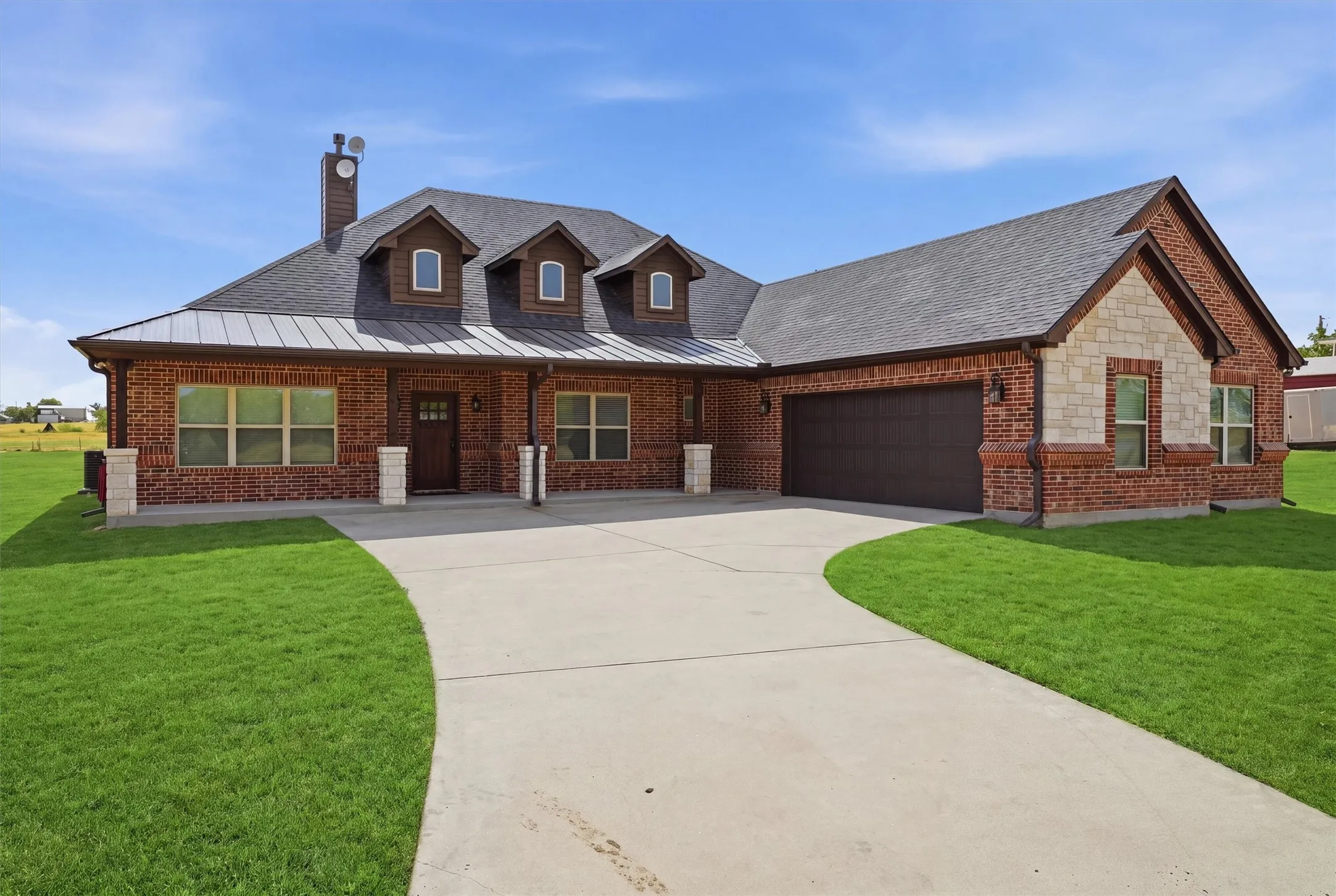 Single Family Residence For Sale in Denton County , 12138 Marion Road, Sanger, Texas 76266, 4 Bedroom, 3 Bathroom, 2 Garage spaces, 2,699 Sqft, built in 2017, mls#21365950, Real Estate Agent in Sanger, Homes For Sale in Denton county, Homes For Sale in Sanger, Realtor in Sanger Texas, Real Estate Brokerage Independent Realty Texas, Luminita Cordes Realtor