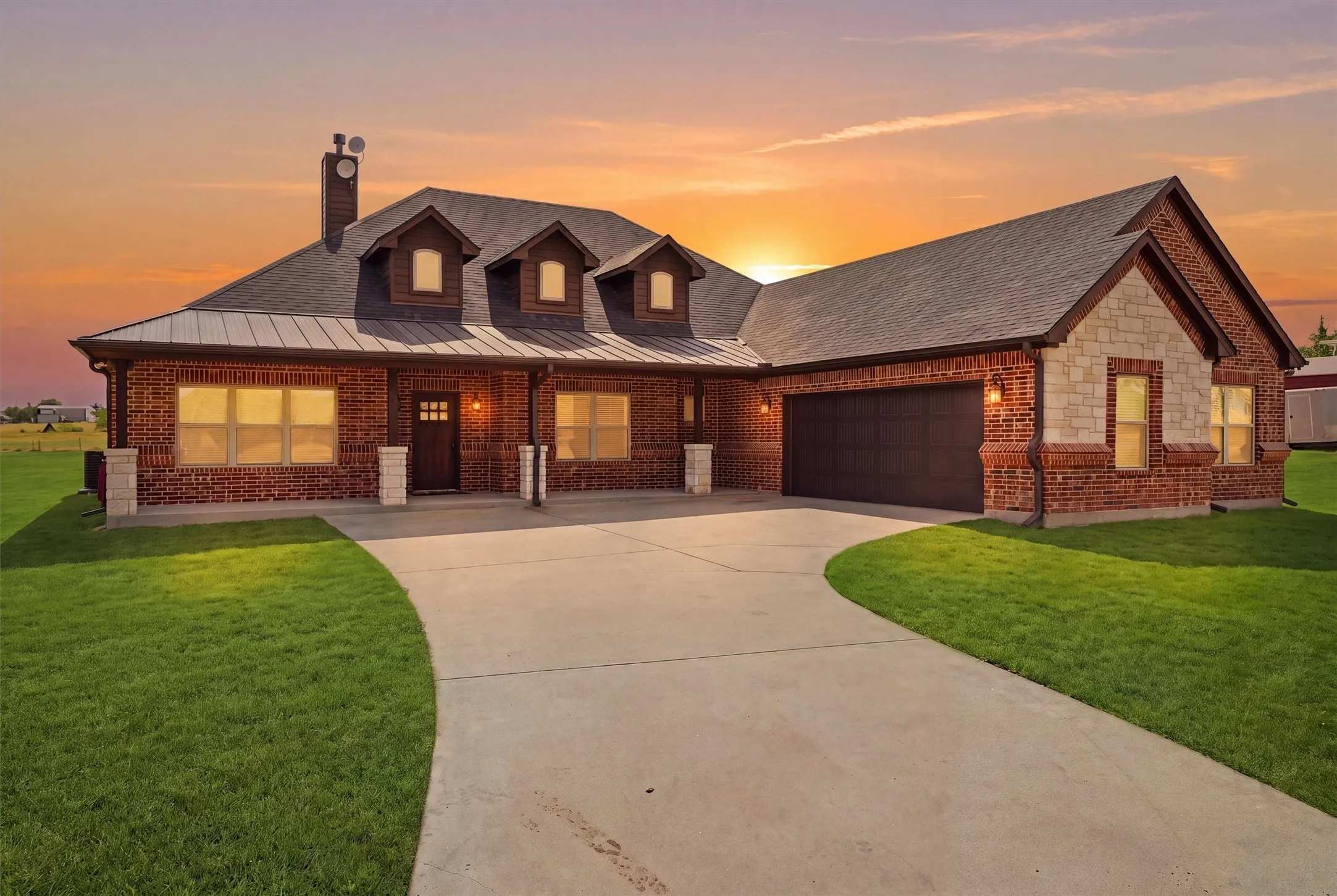 Single Family Residence For Sale in Denton County , 12138 Marion Road, Sanger, Texas 76266, 4 Bedroom, 3 Bathroom, 2 Garage spaces, 2,699 Sqft, built in 2017, mls#21365950, Real Estate Agent in Sanger, Homes For Sale in Denton county, Homes For Sale in Sanger, Realtor in Sanger Texas, Real Estate Brokerage Independent Realty Texas, Luminita Cordes Realtor
