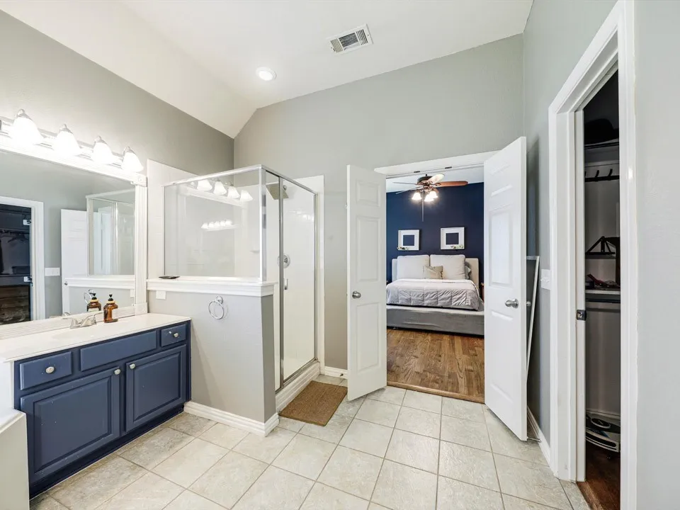Single Family Residence For Sale in Collin County , 11656 Creekwood Drive, Frisco, Texas 75035, 3 Bedroom, 2 Bathroom, 2 Garage spaces, 1,897 Sqft, built in 2002, mls#21368000, Real Estate Agent in Frisco, Homes For Sale in Collin county, Homes For Sale in Frisco, Realtor in Frisco Texas, Real Estate Brokerage Independent Realty Texas, Luminita Cordes Realtor