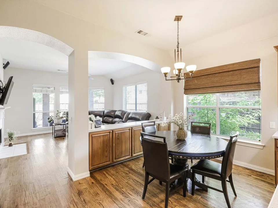 Single Family Residence For Sale in Collin County , 11656 Creekwood Drive, Frisco, Texas 75035, 3 Bedroom, 2 Bathroom, 2 Garage spaces, 1,897 Sqft, built in 2002, mls#21368000, Real Estate Agent in Frisco, Homes For Sale in Collin county, Homes For Sale in Frisco, Realtor in Frisco Texas, Real Estate Brokerage Independent Realty Texas, Luminita Cordes Realtor