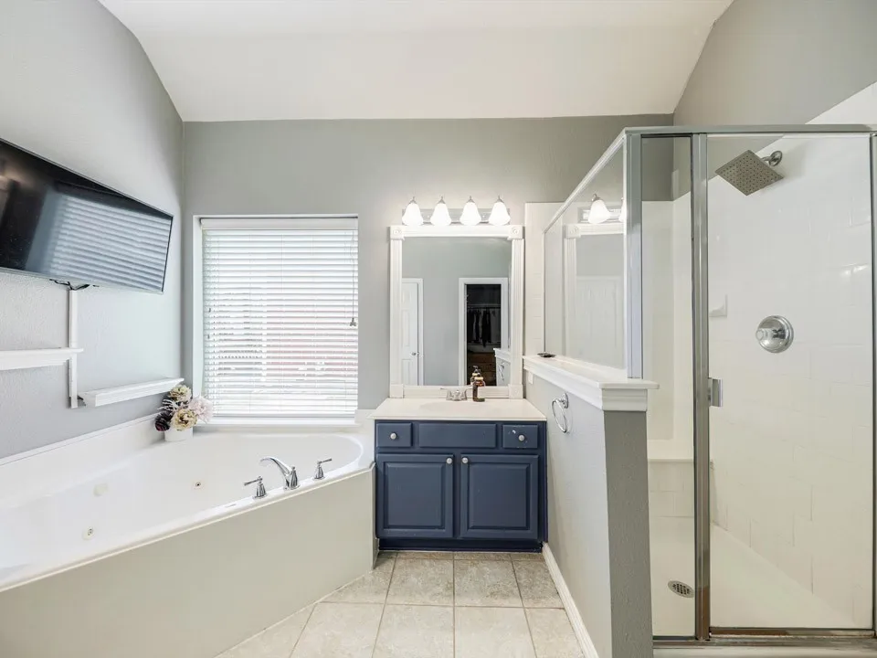 Single Family Residence For Sale in Collin County , 11656 Creekwood Drive, Frisco, Texas 75035, 3 Bedroom, 2 Bathroom, 2 Garage spaces, 1,897 Sqft, built in 2002, mls#21368000, Real Estate Agent in Frisco, Homes For Sale in Collin county, Homes For Sale in Frisco, Realtor in Frisco Texas, Real Estate Brokerage Independent Realty Texas, Luminita Cordes Realtor