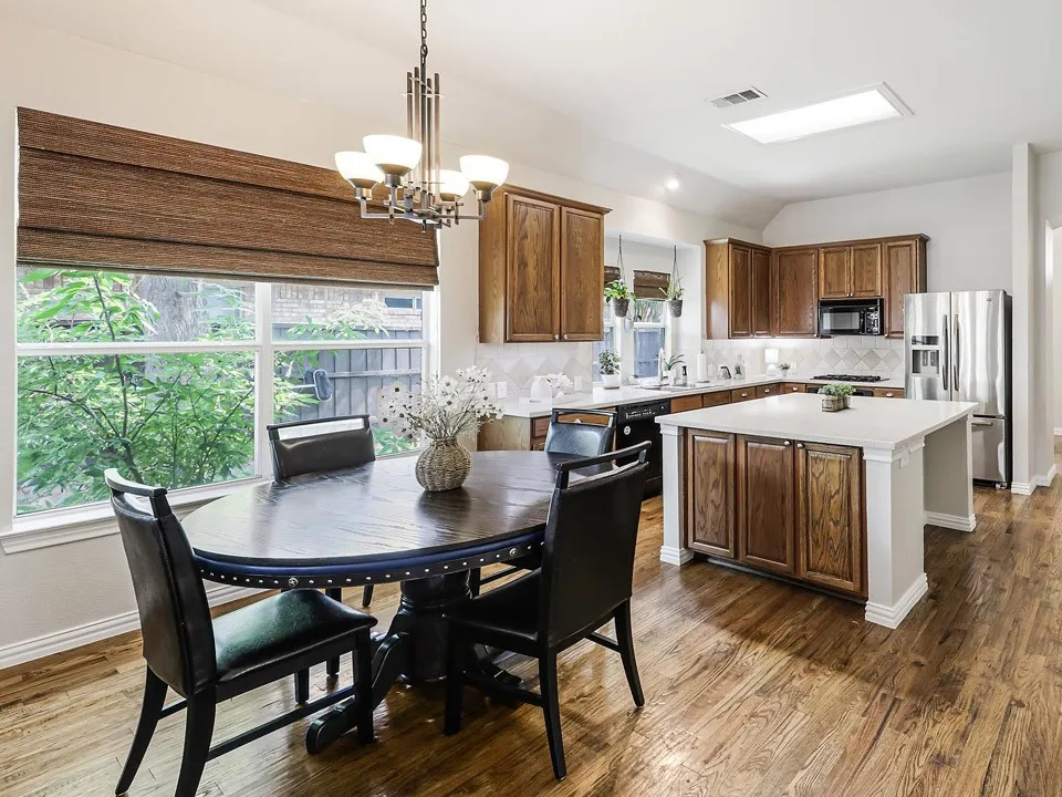 Single Family Residence For Sale in Collin County , 11656 Creekwood Drive, Frisco, Texas 75035, 3 Bedroom, 2 Bathroom, 2 Garage spaces, 1,897 Sqft, built in 2002, mls#21368000, Real Estate Agent in Frisco, Homes For Sale in Collin county, Homes For Sale in Frisco, Realtor in Frisco Texas, Real Estate Brokerage Independent Realty Texas, Luminita Cordes Realtor