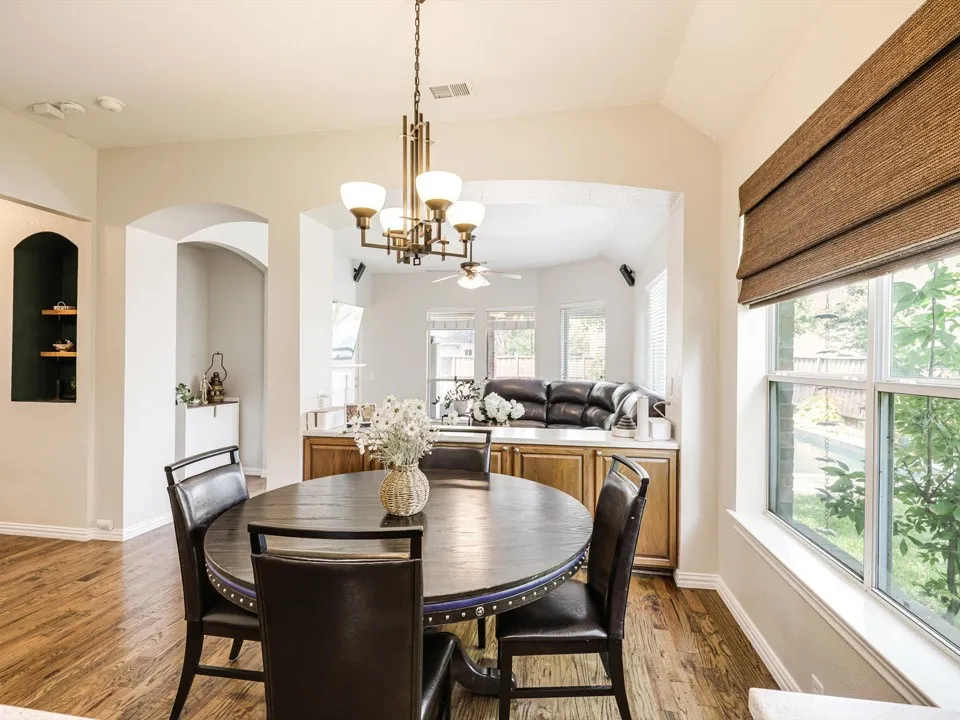 Single Family Residence For Sale in Collin County , 11656 Creekwood Drive, Frisco, Texas 75035, 3 Bedroom, 2 Bathroom, 2 Garage spaces, 1,897 Sqft, built in 2002, mls#21368000, Real Estate Agent in Frisco, Homes For Sale in Collin county, Homes For Sale in Frisco, Realtor in Frisco Texas, Real Estate Brokerage Independent Realty Texas, Luminita Cordes Realtor