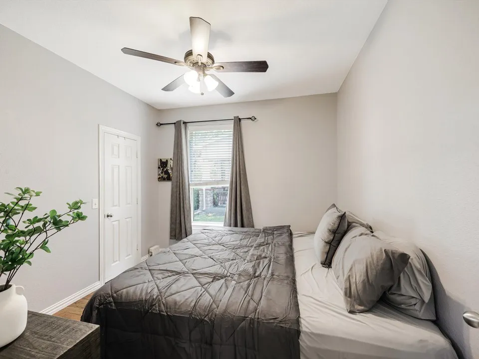 Single Family Residence For Sale in Collin County , 11656 Creekwood Drive, Frisco, Texas 75035, 3 Bedroom, 2 Bathroom, 2 Garage spaces, 1,897 Sqft, built in 2002, mls#21368000, Real Estate Agent in Frisco, Homes For Sale in Collin county, Homes For Sale in Frisco, Realtor in Frisco Texas, Real Estate Brokerage Independent Realty Texas, Luminita Cordes Realtor