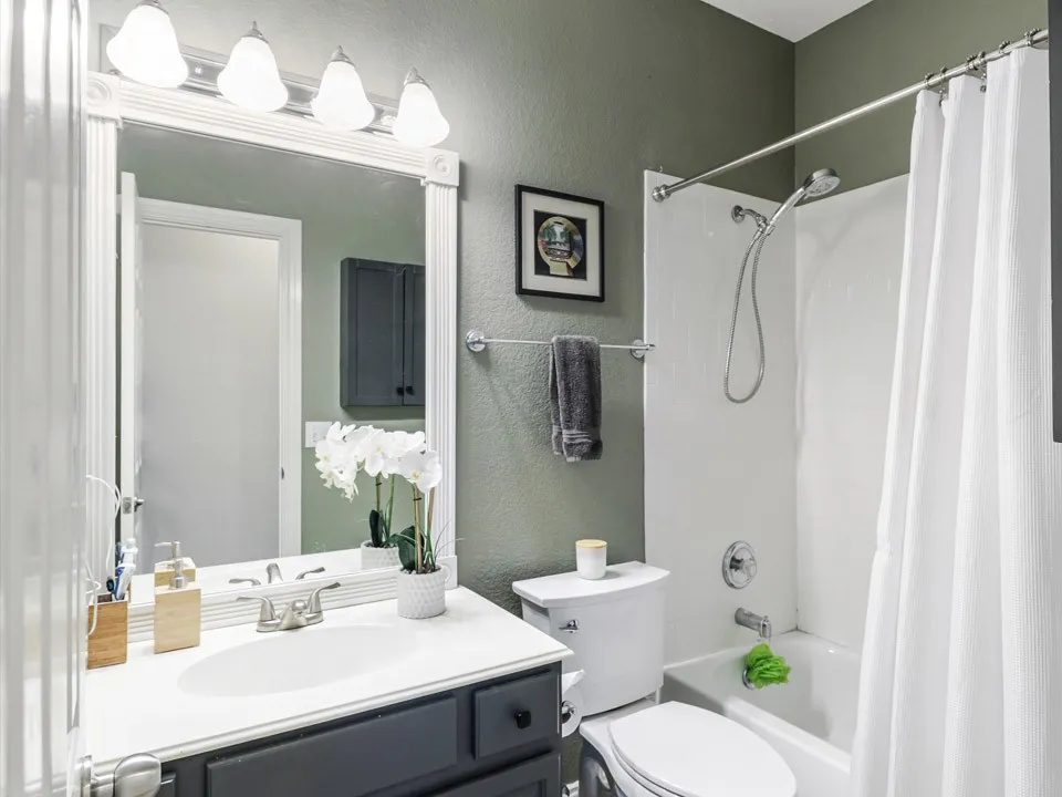 Single Family Residence For Sale in Collin County , 11656 Creekwood Drive, Frisco, Texas 75035, 3 Bedroom, 2 Bathroom, 2 Garage spaces, 1,897 Sqft, built in 2002, mls#21368000, Real Estate Agent in Frisco, Homes For Sale in Collin county, Homes For Sale in Frisco, Realtor in Frisco Texas, Real Estate Brokerage Independent Realty Texas, Luminita Cordes Realtor