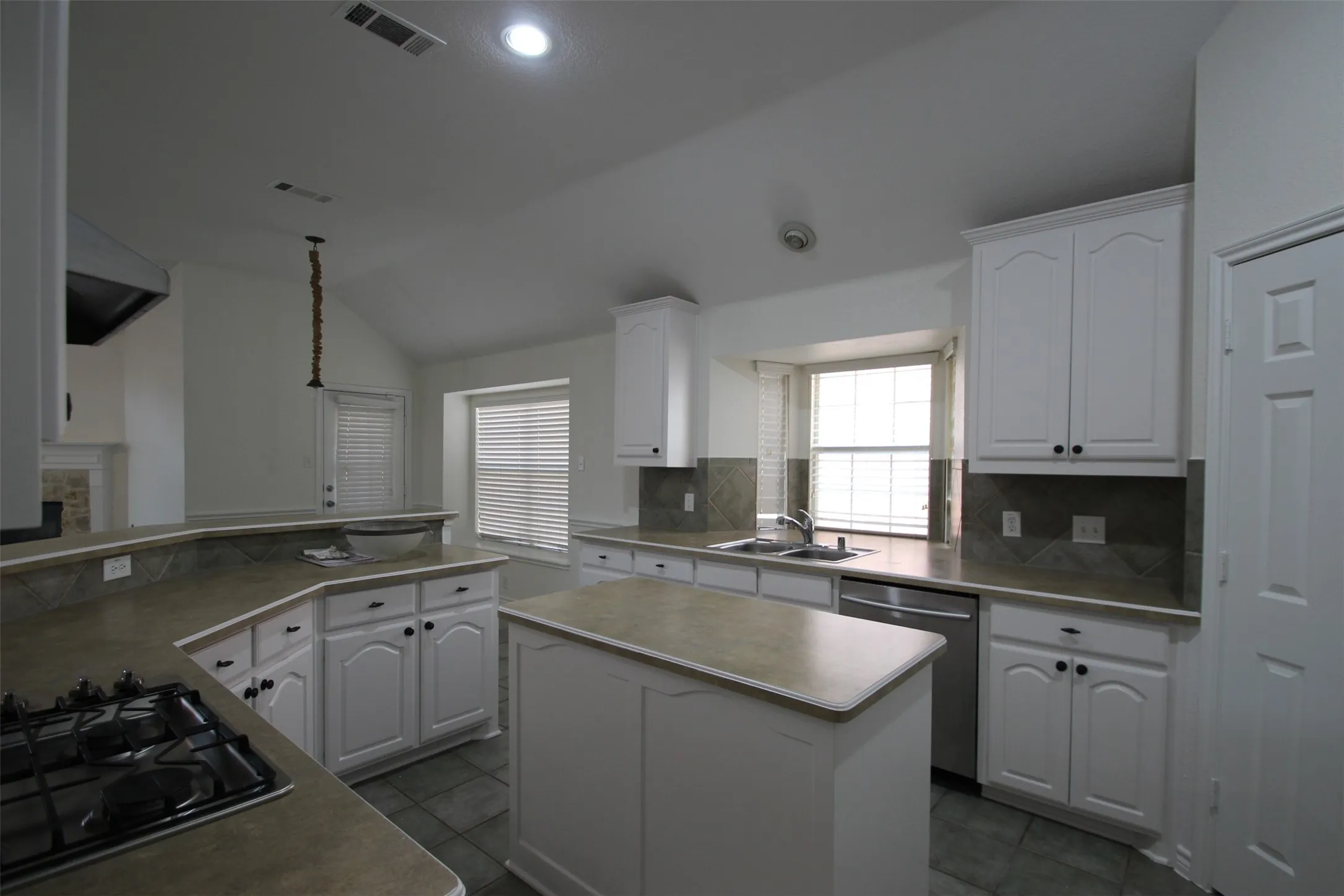 Single Family Residence For Rent in Collin County , 10362 Ferry Farm Lane, Frisco, Texas 75035, 4 Bedroom, 2 Bathroom, 2 Garage spaces, 2,379 Sqft, built in 2004, mls#21370198, Real Estate Agent in Frisco, Homes For Rent in Collin county, Homes For Rent in Frisco, Realtor in Frisco Texas, Real Estate Brokerage Independent Realty Texas, Luminita Cordes Realtor