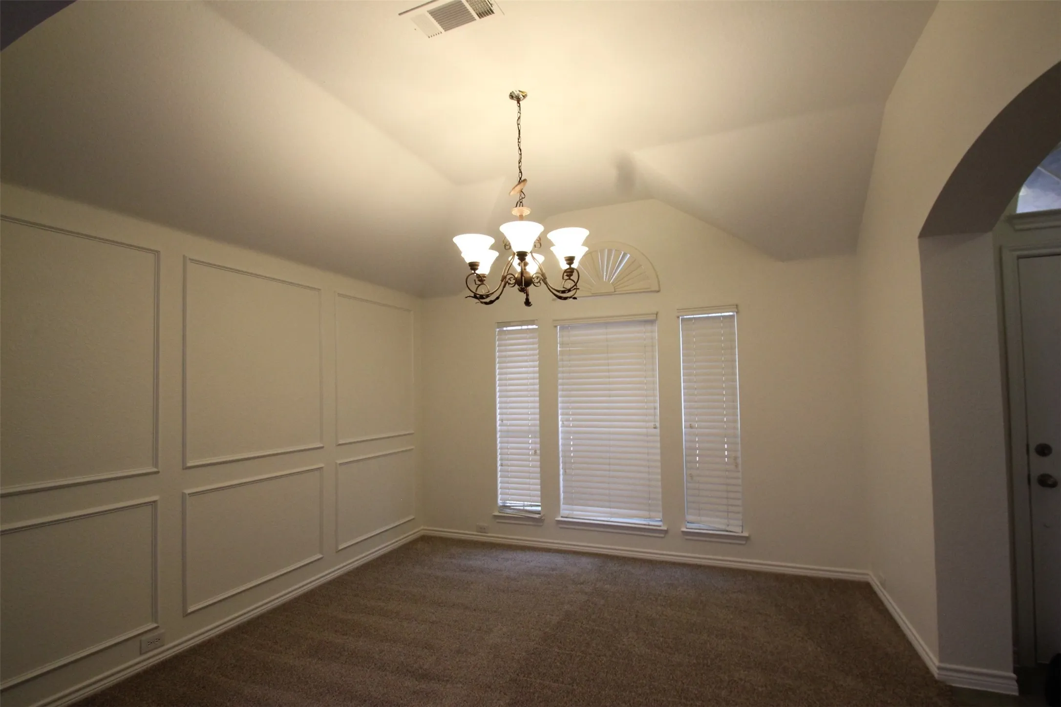 Single Family Residence For Rent in Collin County , 10362 Ferry Farm Lane, Frisco, Texas 75035, 4 Bedroom, 2 Bathroom, 2 Garage spaces, 2,379 Sqft, built in 2004, mls#21370198, Real Estate Agent in Frisco, Homes For Rent in Collin county, Homes For Rent in Frisco, Realtor in Frisco Texas, Real Estate Brokerage Independent Realty Texas, Luminita Cordes Realtor