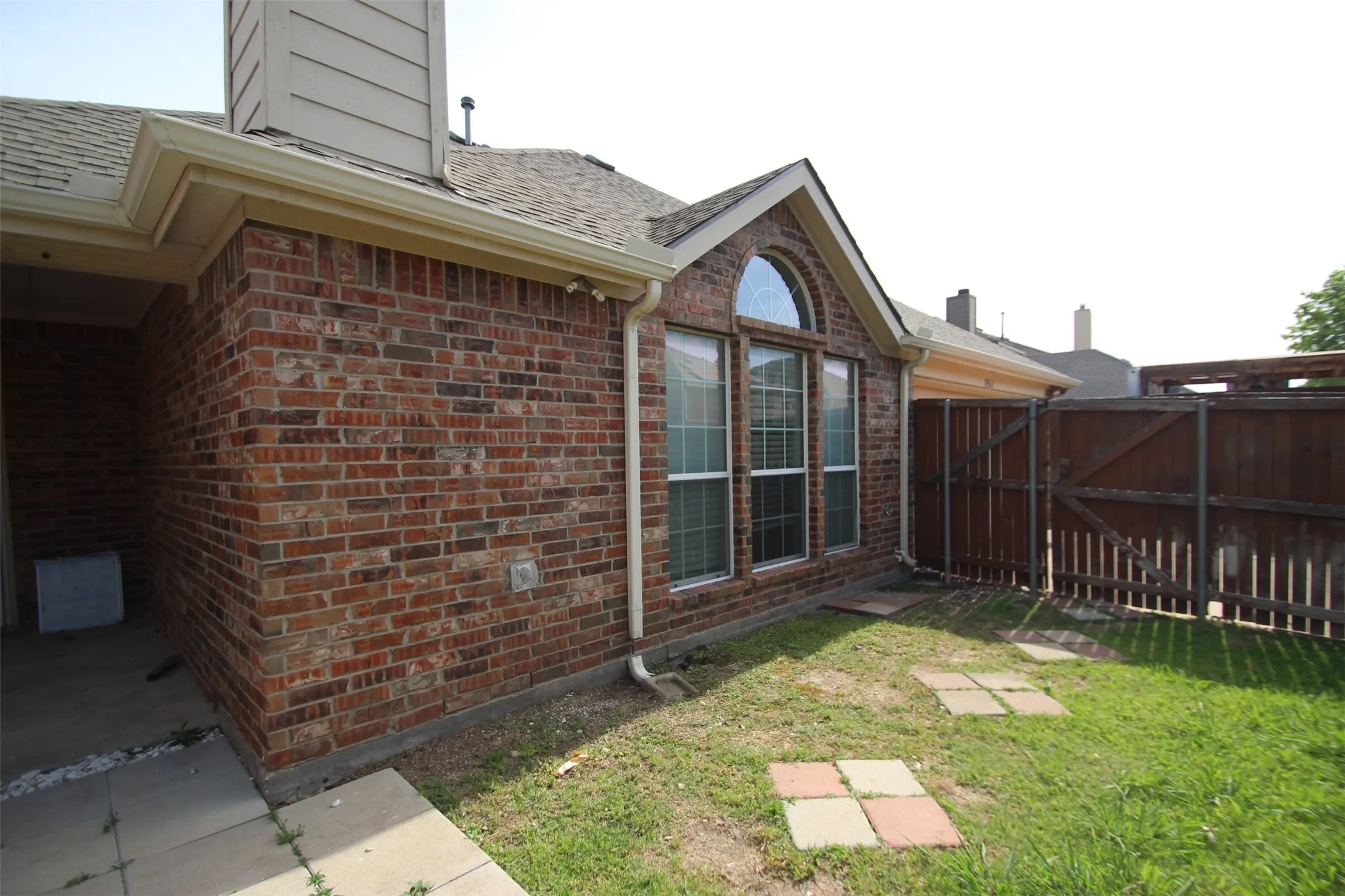 Single Family Residence For Rent in Collin County , 10362 Ferry Farm Lane, Frisco, Texas 75035, 4 Bedroom, 2 Bathroom, 2 Garage spaces, 2,379 Sqft, built in 2004, mls#21370198, Real Estate Agent in Frisco, Homes For Rent in Collin county, Homes For Rent in Frisco, Realtor in Frisco Texas, Real Estate Brokerage Independent Realty Texas, Luminita Cordes Realtor