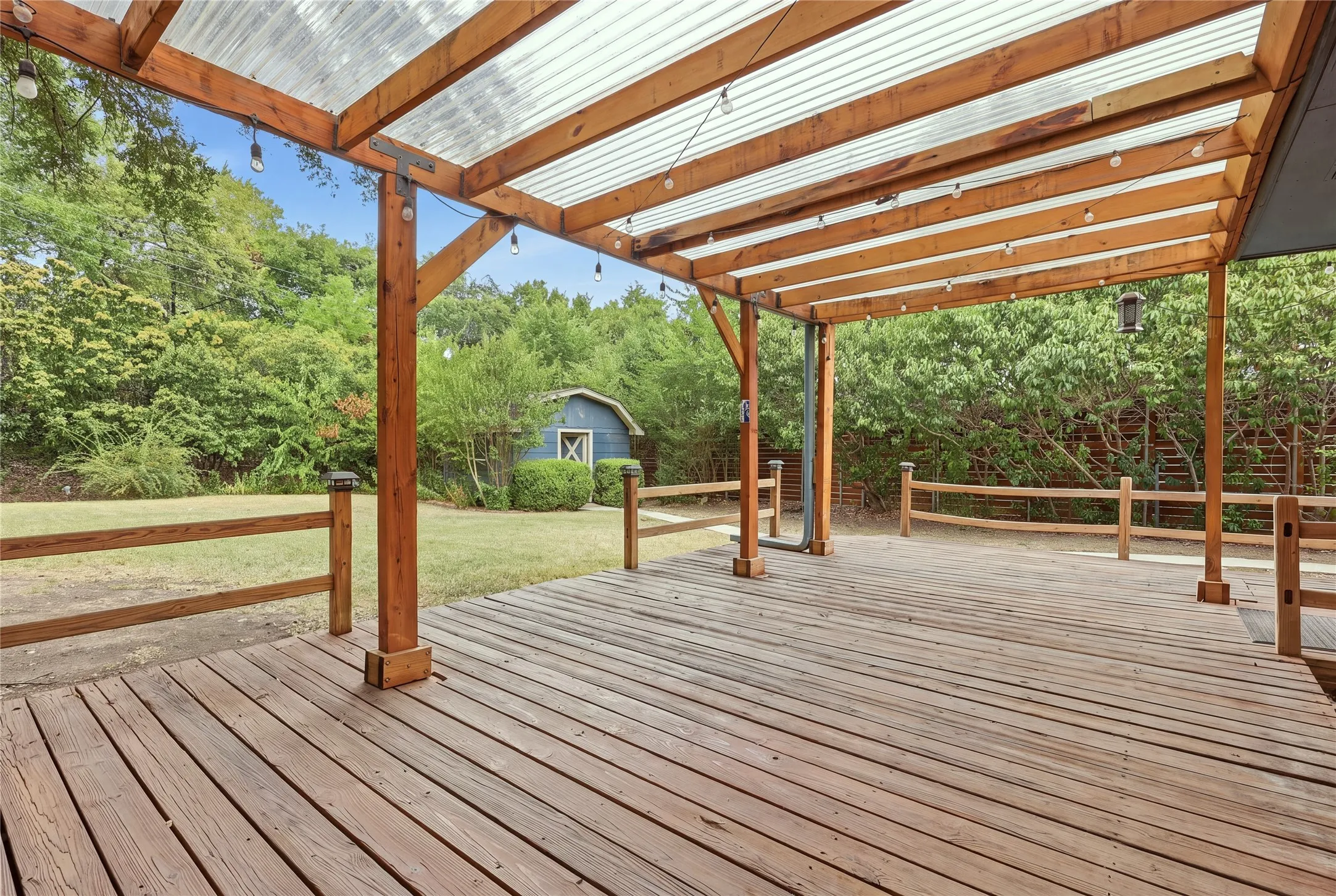 Single Family Residence For Sale in Tarrant County , 4908 Vega Court W, Fort Worth, Texas 76133, 3 Bedroom, 2 Bathroom, 2 Garage spaces, 1,966 Sqft, built in 1954, mls#21370215, Real Estate Agent in Fort Worth, Homes For Sale in Tarrant county, Homes For Sale in Fort Worth, Realtor in Fort Worth Texas, Real Estate Brokerage Independent Realty Texas, Luminita Cordes Realtor