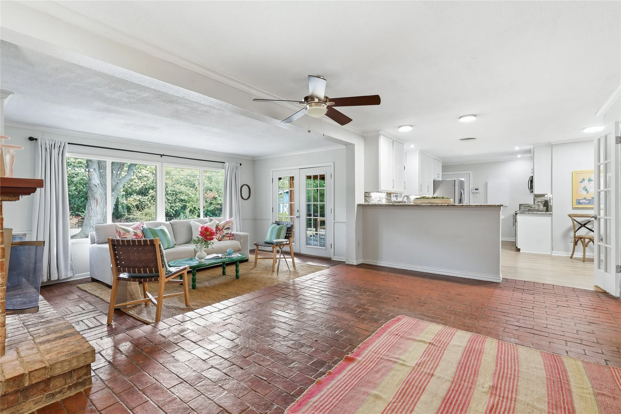 Single Family Residence For Sale in Tarrant County , 4908 Vega Court W, Fort Worth, Texas 76133, 3 Bedroom, 2 Bathroom, 2 Garage spaces, 1,966 Sqft, built in 1954, mls#21370215, Real Estate Agent in Fort Worth, Homes For Sale in Tarrant county, Homes For Sale in Fort Worth, Realtor in Fort Worth Texas, Real Estate Brokerage Independent Realty Texas, Luminita Cordes Realtor