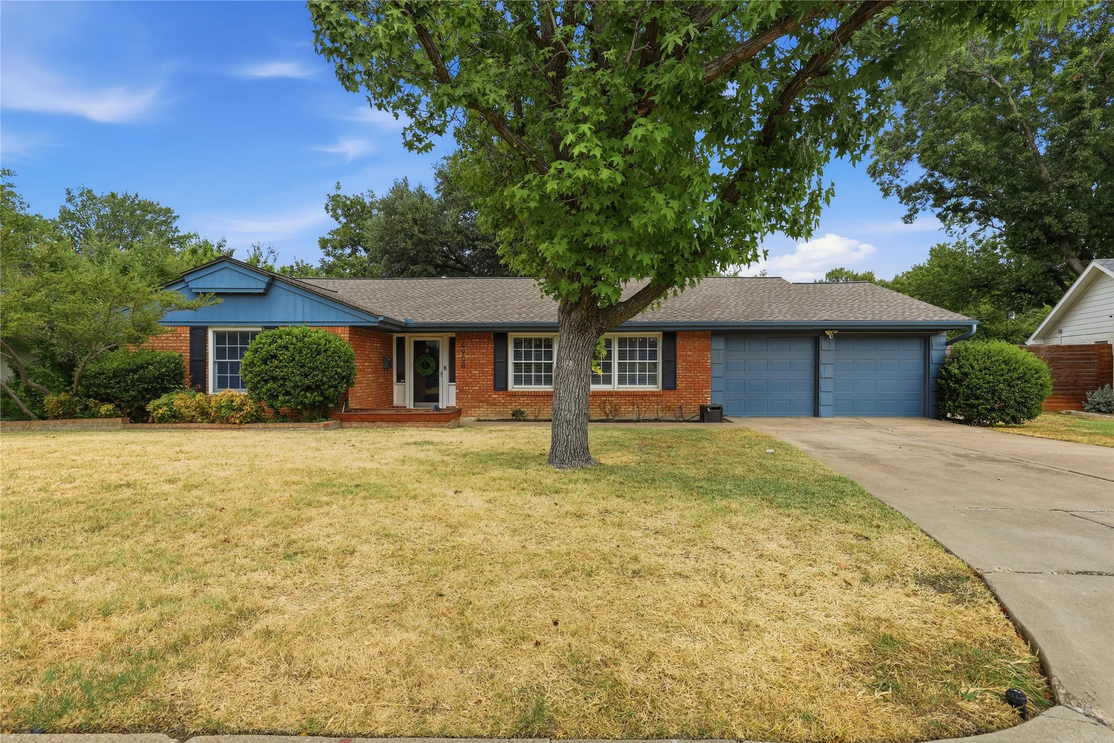 Single Family Residence For Sale in Tarrant County , 4908 Vega Court W, Fort Worth, Texas 76133, 3 Bedroom, 2 Bathroom, 2 Garage spaces, 1,966 Sqft, built in 1954, mls#21370215, Real Estate Agent in Fort Worth, Homes For Sale in Tarrant county, Homes For Sale in Fort Worth, Realtor in Fort Worth Texas, Real Estate Brokerage Independent Realty Texas, Luminita Cordes Realtor