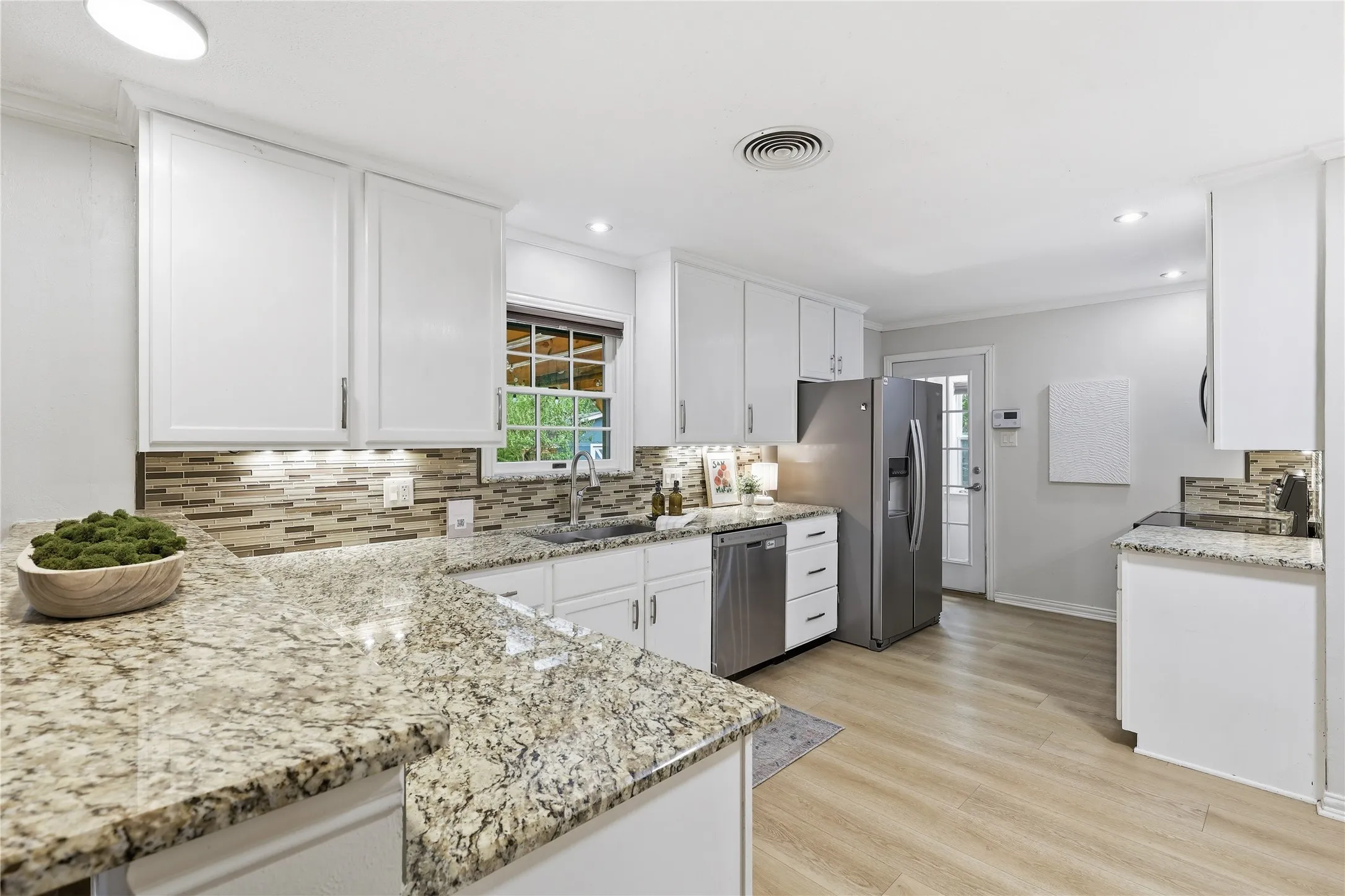 Single Family Residence For Sale in Tarrant County , 4908 Vega Court W, Fort Worth, Texas 76133, 3 Bedroom, 2 Bathroom, 2 Garage spaces, 1,966 Sqft, built in 1954, mls#21370215, Real Estate Agent in Fort Worth, Homes For Sale in Tarrant county, Homes For Sale in Fort Worth, Realtor in Fort Worth Texas, Real Estate Brokerage Independent Realty Texas, Luminita Cordes Realtor