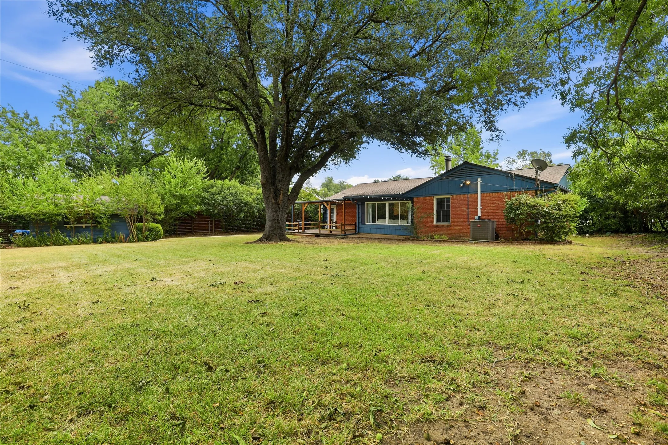 Single Family Residence For Sale in Tarrant County , 4908 Vega Court W, Fort Worth, Texas 76133, 3 Bedroom, 2 Bathroom, 2 Garage spaces, 1,966 Sqft, built in 1954, mls#21370215, Real Estate Agent in Fort Worth, Homes For Sale in Tarrant county, Homes For Sale in Fort Worth, Realtor in Fort Worth Texas, Real Estate Brokerage Independent Realty Texas, Luminita Cordes Realtor