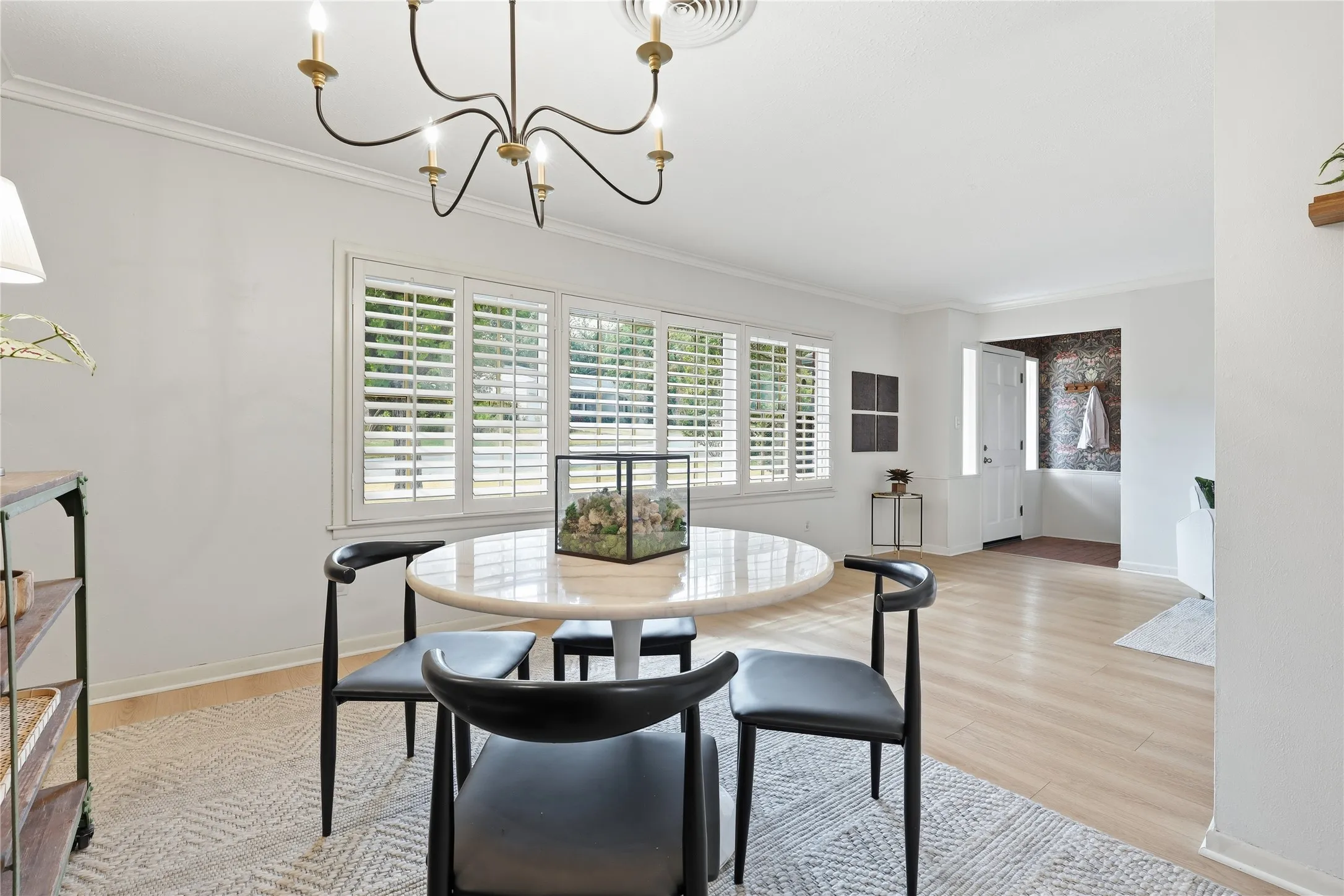 Single Family Residence For Sale in Tarrant County , 4908 Vega Court W, Fort Worth, Texas 76133, 3 Bedroom, 2 Bathroom, 2 Garage spaces, 1,966 Sqft, built in 1954, mls#21370215, Real Estate Agent in Fort Worth, Homes For Sale in Tarrant county, Homes For Sale in Fort Worth, Realtor in Fort Worth Texas, Real Estate Brokerage Independent Realty Texas, Luminita Cordes Realtor