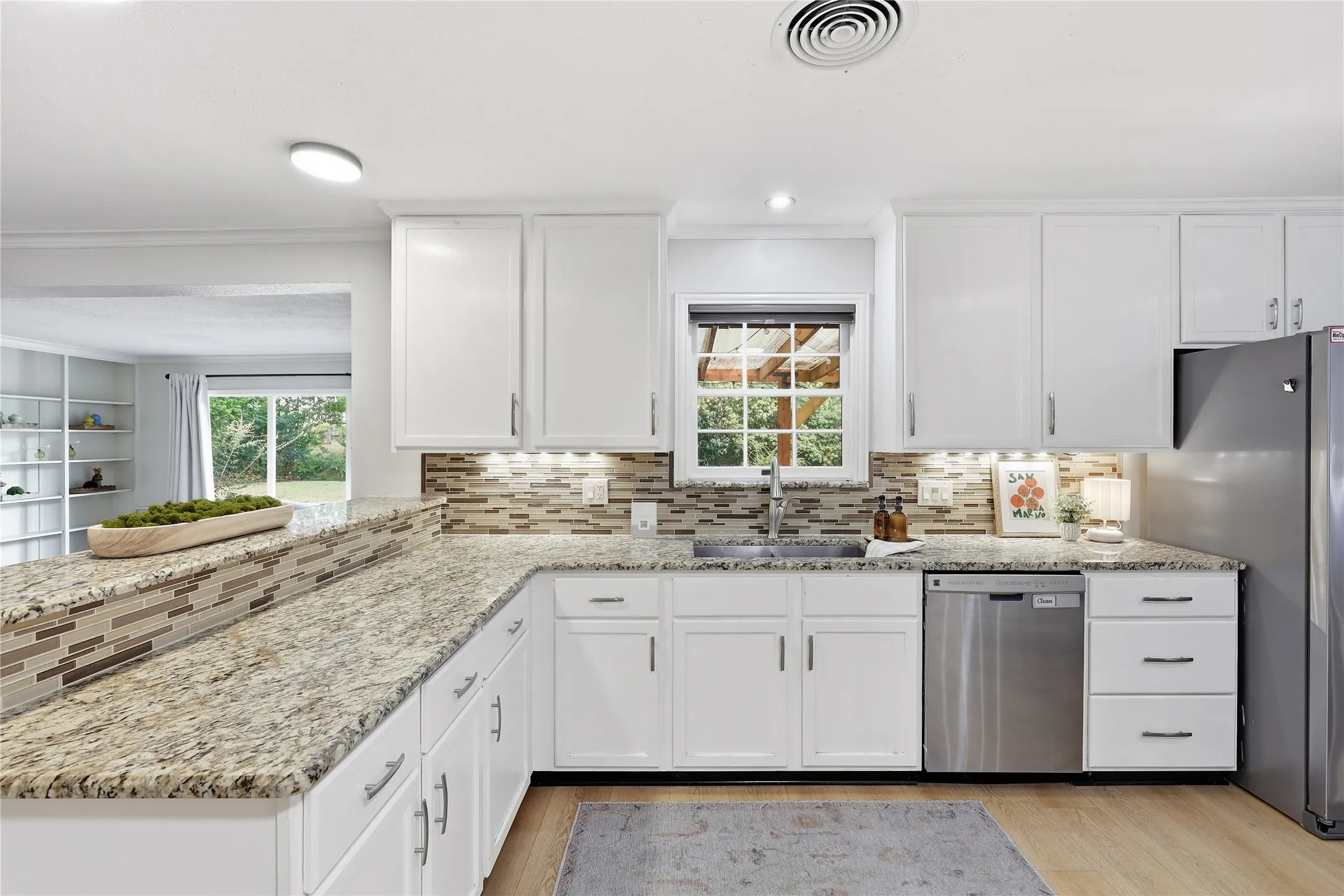 Single Family Residence For Sale in Tarrant County , 4908 Vega Court W, Fort Worth, Texas 76133, 3 Bedroom, 2 Bathroom, 2 Garage spaces, 1,966 Sqft, built in 1954, mls#21370215, Real Estate Agent in Fort Worth, Homes For Sale in Tarrant county, Homes For Sale in Fort Worth, Realtor in Fort Worth Texas, Real Estate Brokerage Independent Realty Texas, Luminita Cordes Realtor