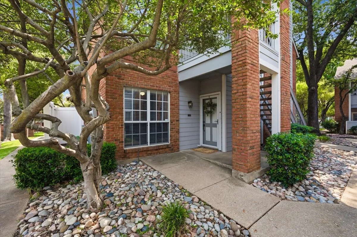 Condominium For Sale in Tarrant County , 1300 Cantor Drive 130, Arlington, Texas 76011, 1 Bedroom, 1 Bathroom, Garage spaces, 760 Sqft, built in 1983, mls#21370107, Real Estate Agent in Arlington, Homes For Sale in Tarrant county, Homes For Sale in Arlington, Realtor in Arlington Texas, Real Estate Brokerage Independent Realty Texas, Luminita Cordes Realtor