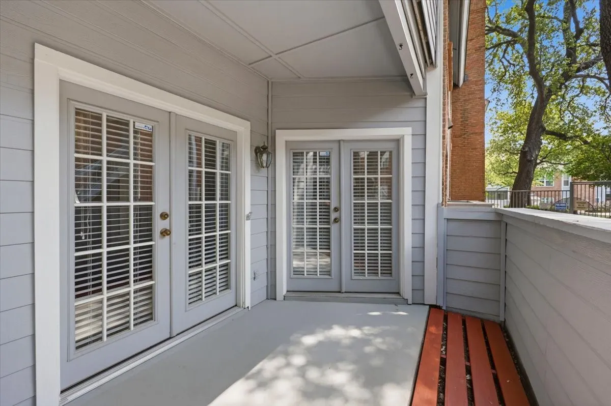 Condominium For Sale in Tarrant County , 1300 Cantor Drive 130, Arlington, Texas 76011, 1 Bedroom, 1 Bathroom, Garage spaces, 760 Sqft, built in 1983, mls#21370107, Real Estate Agent in Arlington, Homes For Sale in Tarrant county, Homes For Sale in Arlington, Realtor in Arlington Texas, Real Estate Brokerage Independent Realty Texas, Luminita Cordes Realtor
