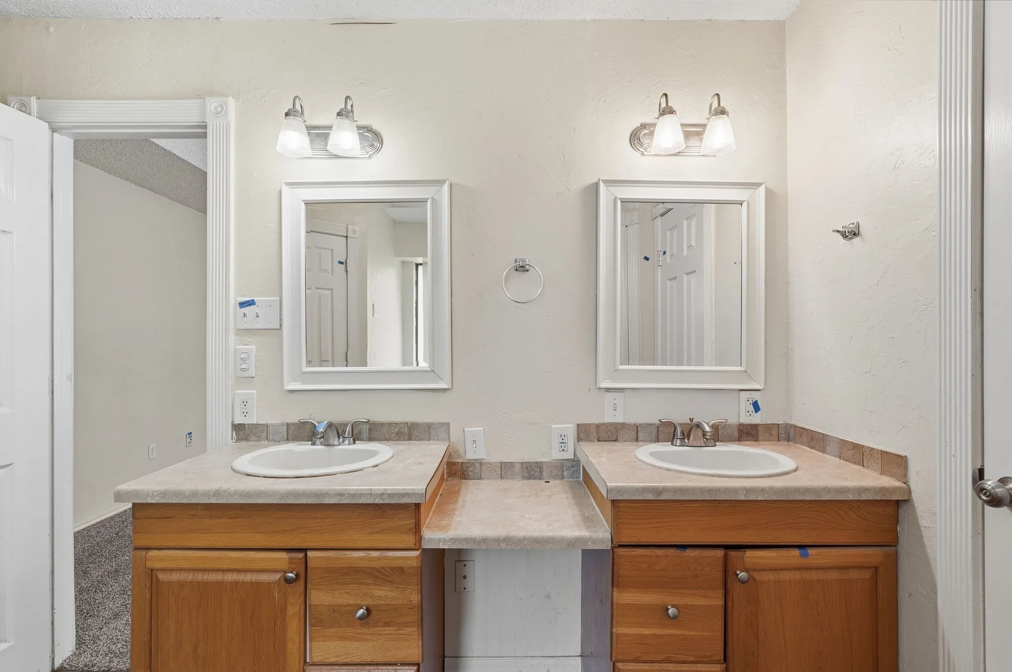 Single Family Residence For Sale in Tarrant County , 6017 Sundown Drive, Watauga, Texas 76148, 3 Bedroom, 2 Bathroom, 2 Garage spaces, 1,446 Sqft, built in 1987, mls#21369173, Real Estate Agent in Watauga, Homes For Sale in Tarrant county, Homes For Sale in Watauga, Realtor in Watauga Texas, Real Estate Brokerage Independent Realty Texas, Luminita Cordes Realtor