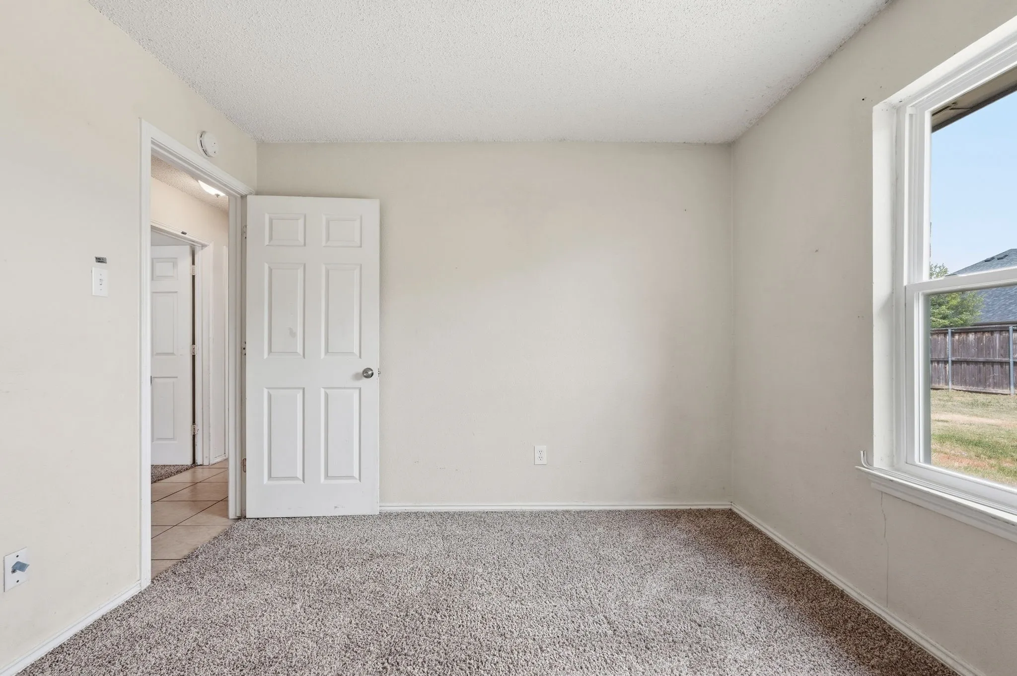 Single Family Residence For Sale in Tarrant County , 6017 Sundown Drive, Watauga, Texas 76148, 3 Bedroom, 2 Bathroom, 2 Garage spaces, 1,446 Sqft, built in 1987, mls#21369173, Real Estate Agent in Watauga, Homes For Sale in Tarrant county, Homes For Sale in Watauga, Realtor in Watauga Texas, Real Estate Brokerage Independent Realty Texas, Luminita Cordes Realtor